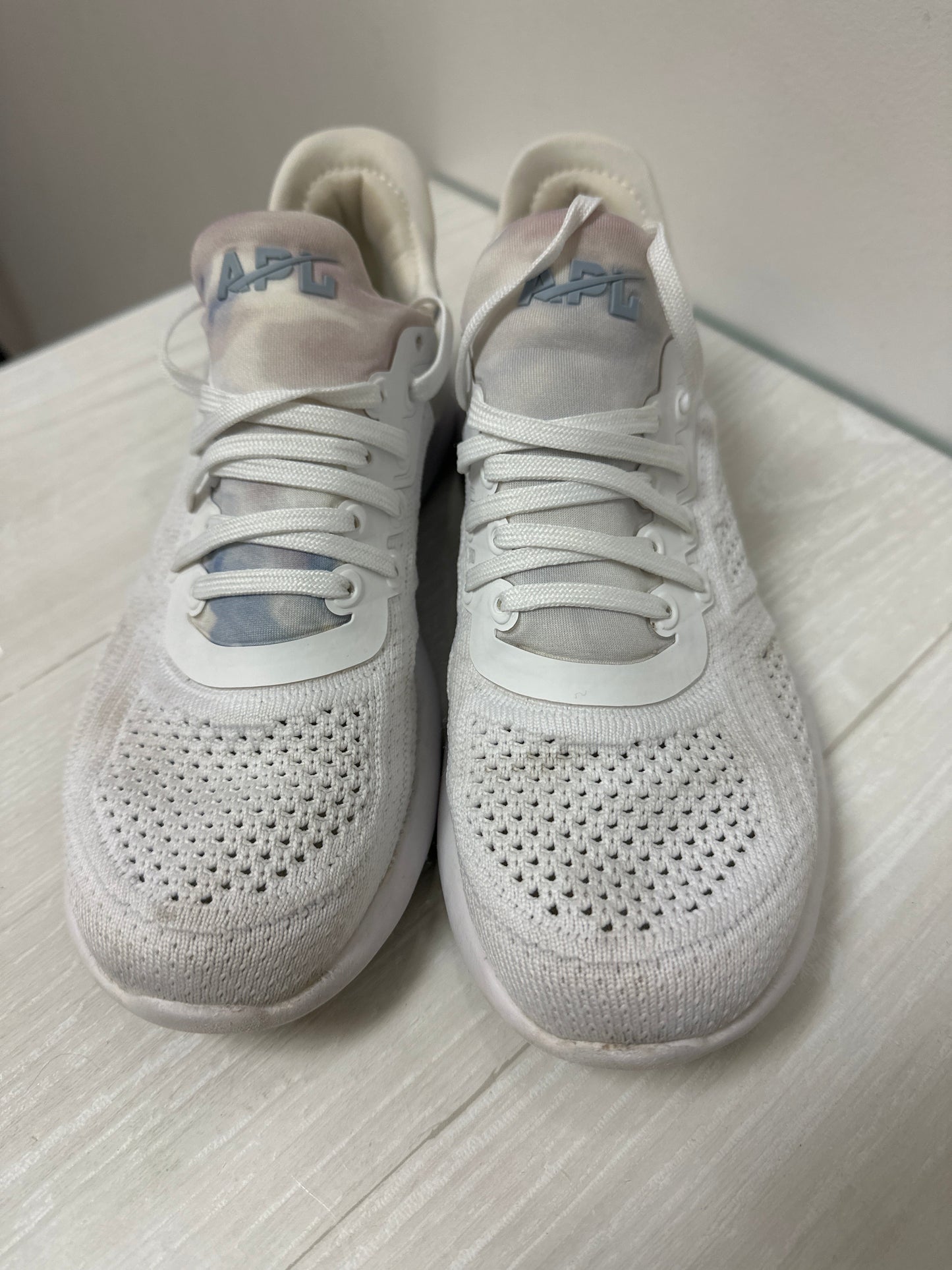 Shoes Athletic By Clothes Mentor In White, Size: 6.5