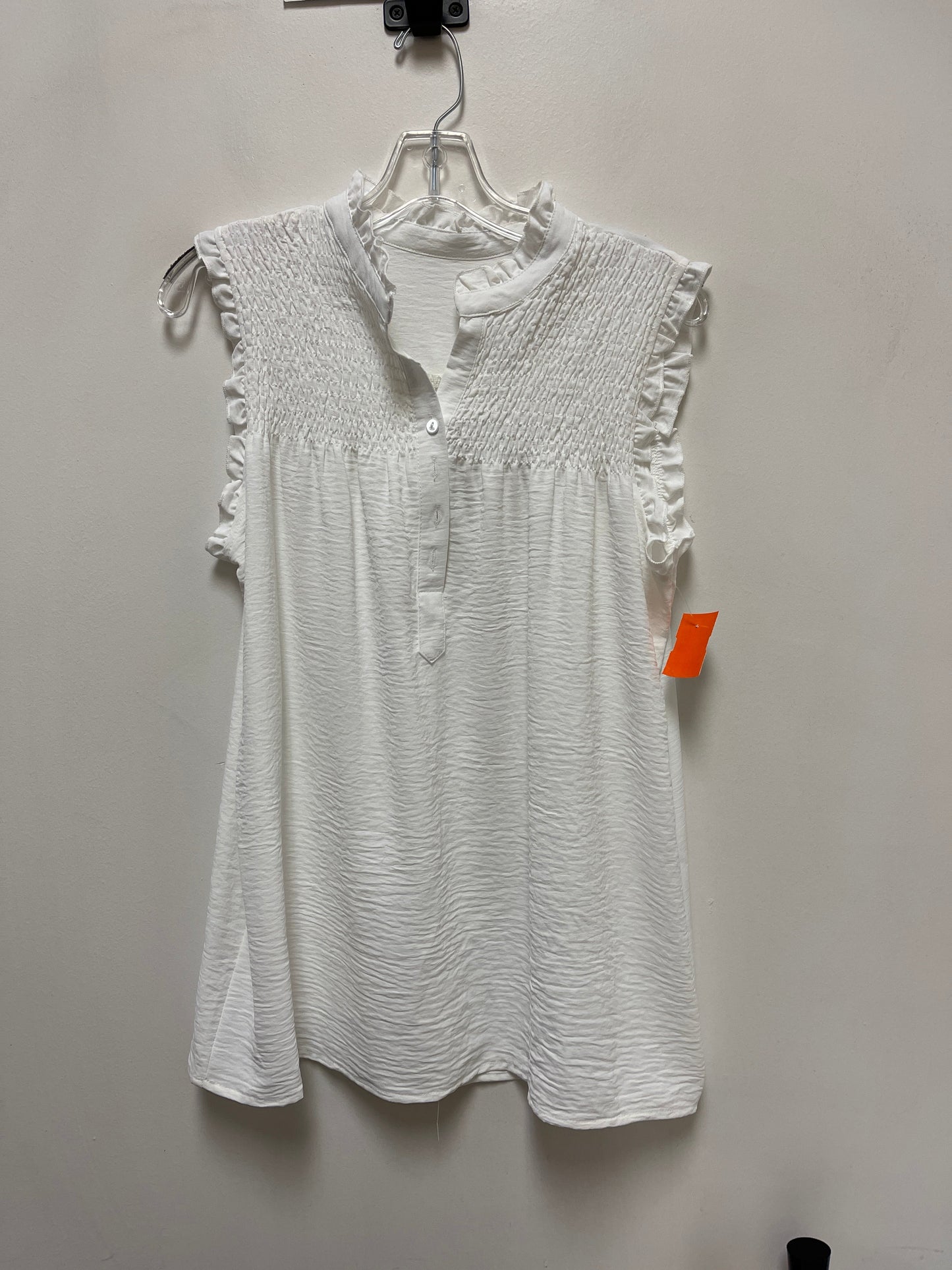 Top Sleeveless By Clothes Mentor In White, Size: L