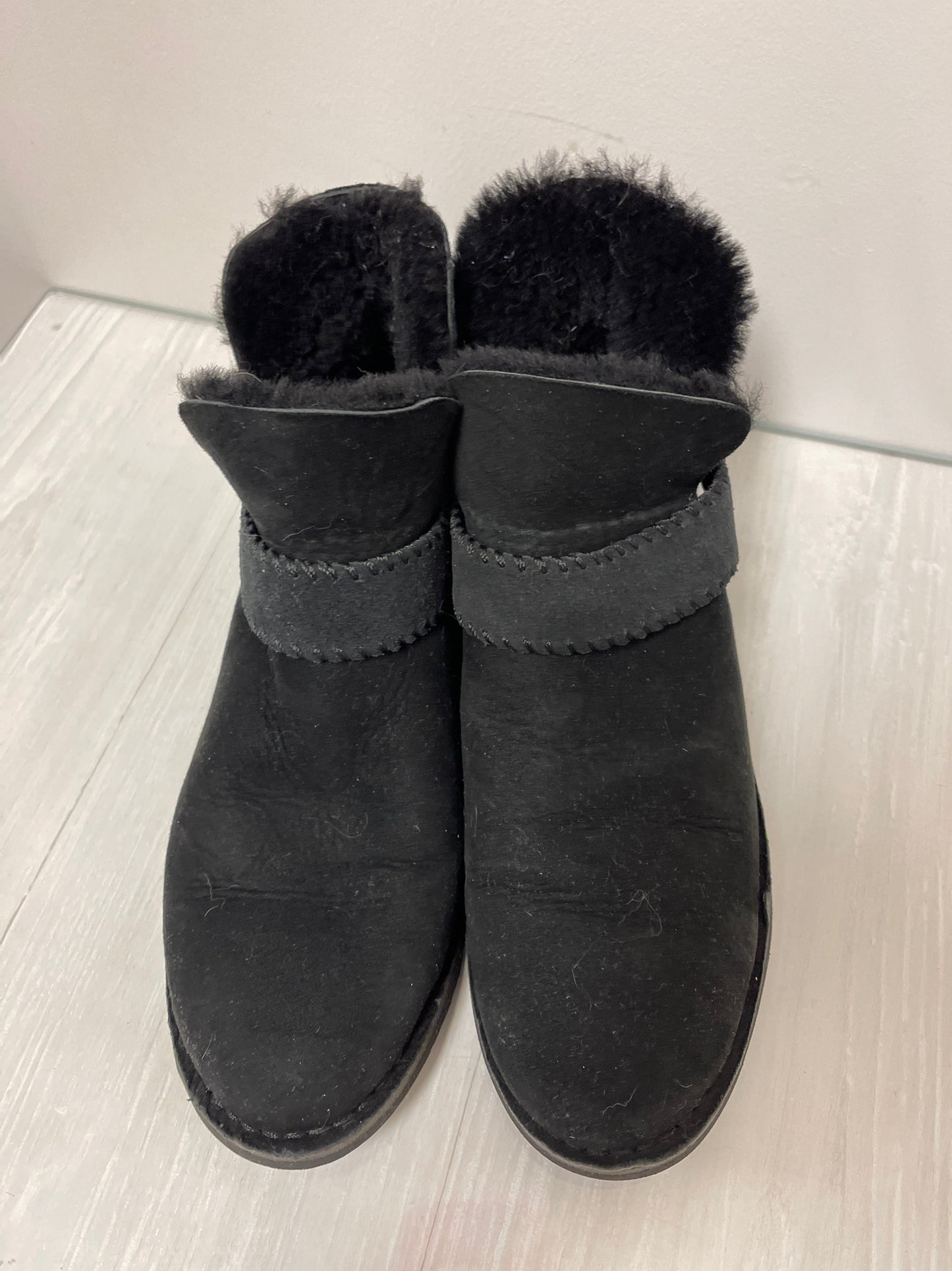 Boots Designer By Ugg In Black, Size: 9.5