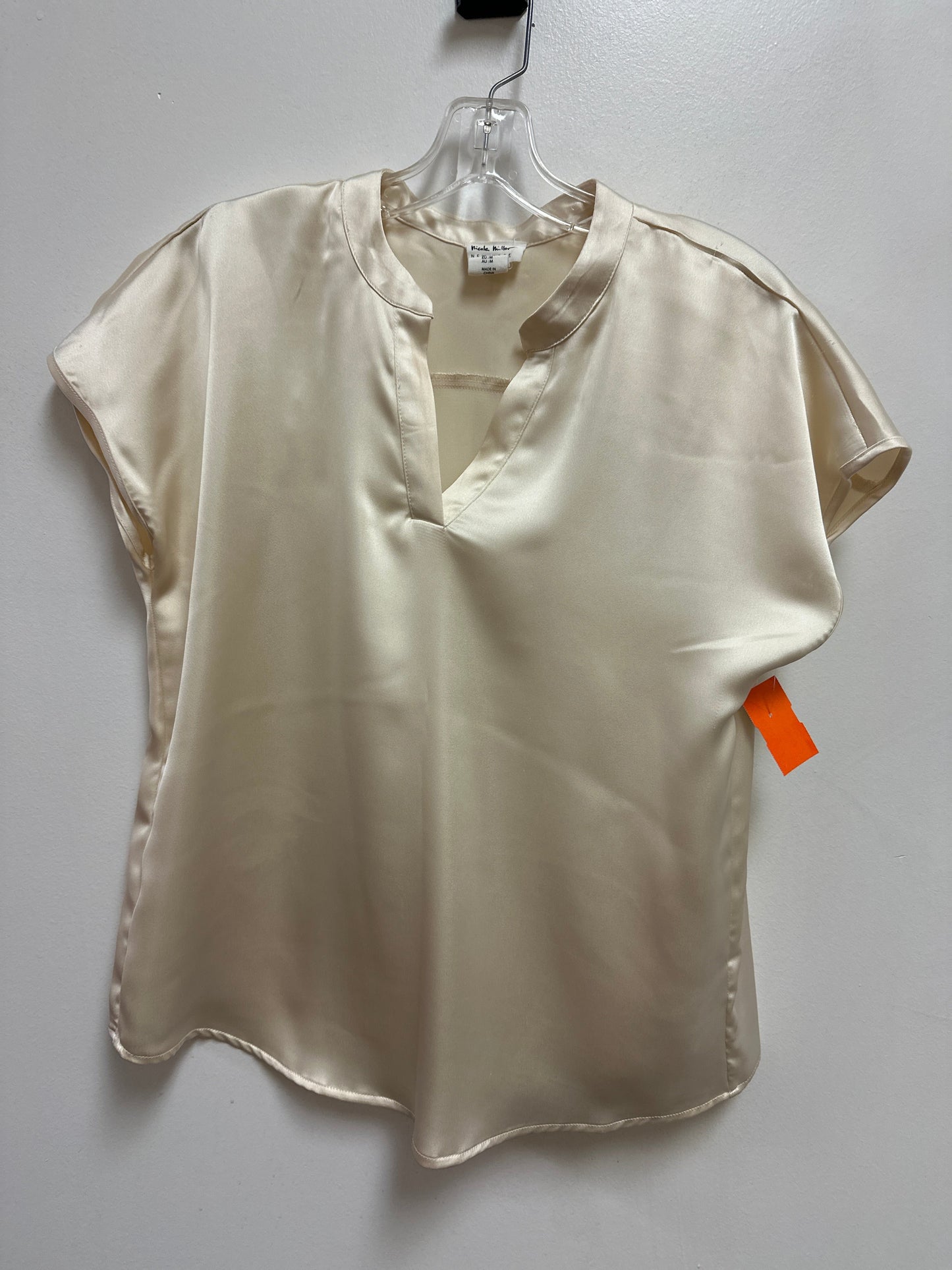 Top Short Sleeve By Nicole By Nicole Miller In Cream, Size: M