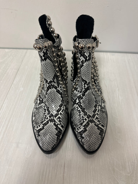 Boots Ankle Flats By Jeffery Campbell In Snakeskin Print, Size: 6