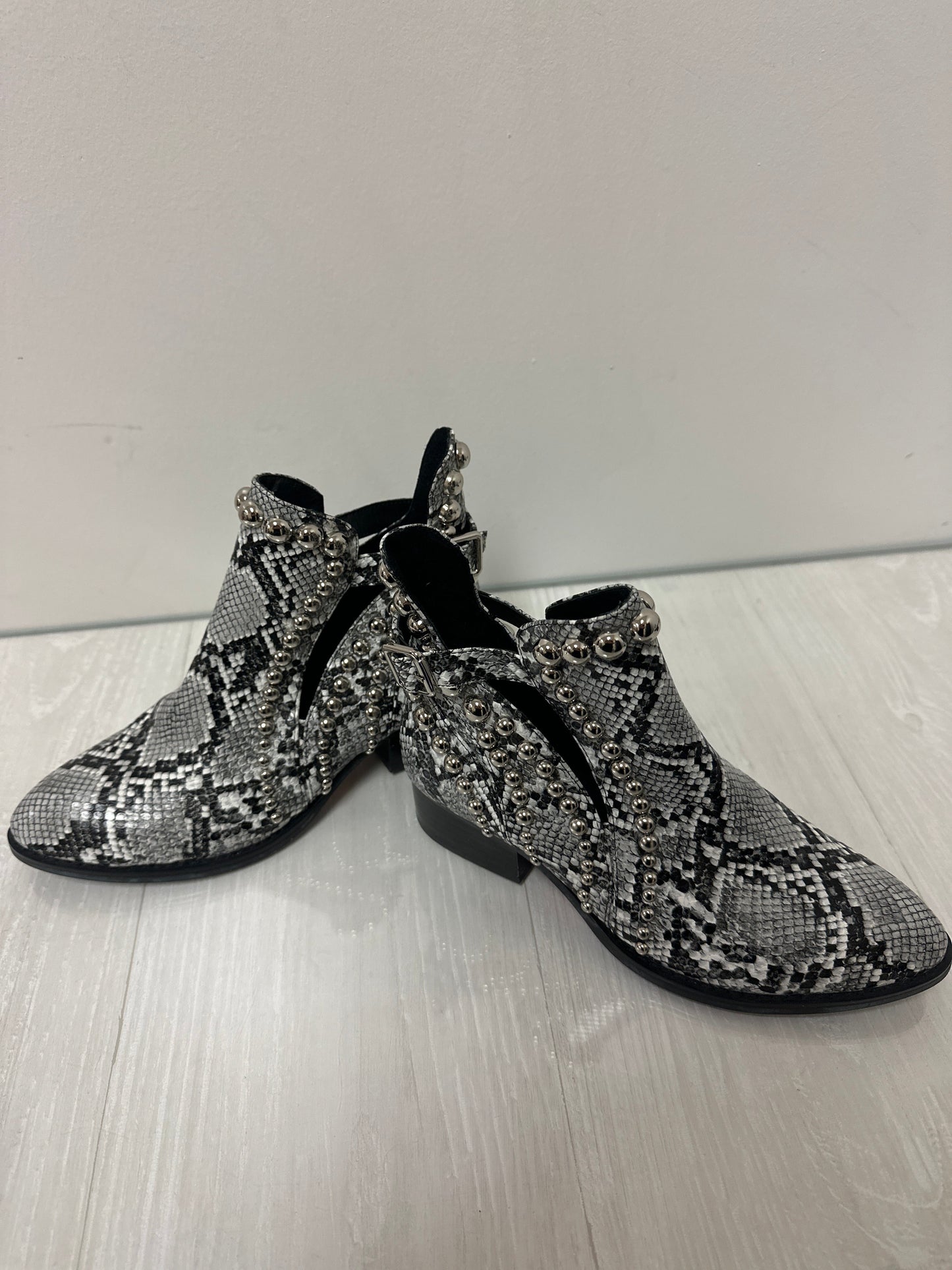 Boots Ankle Flats By Jeffery Campbell In Snakeskin Print, Size: 6