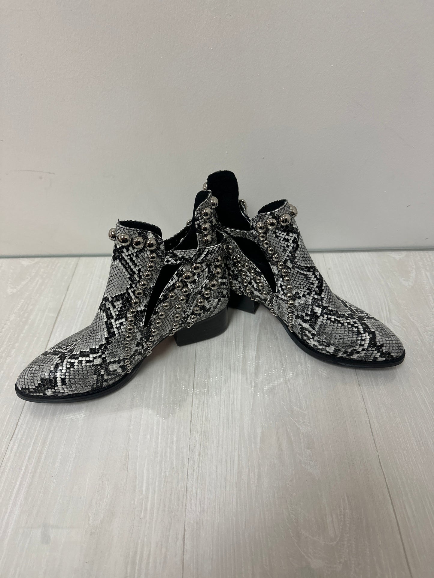 Boots Ankle Flats By Jeffery Campbell In Snakeskin Print, Size: 6