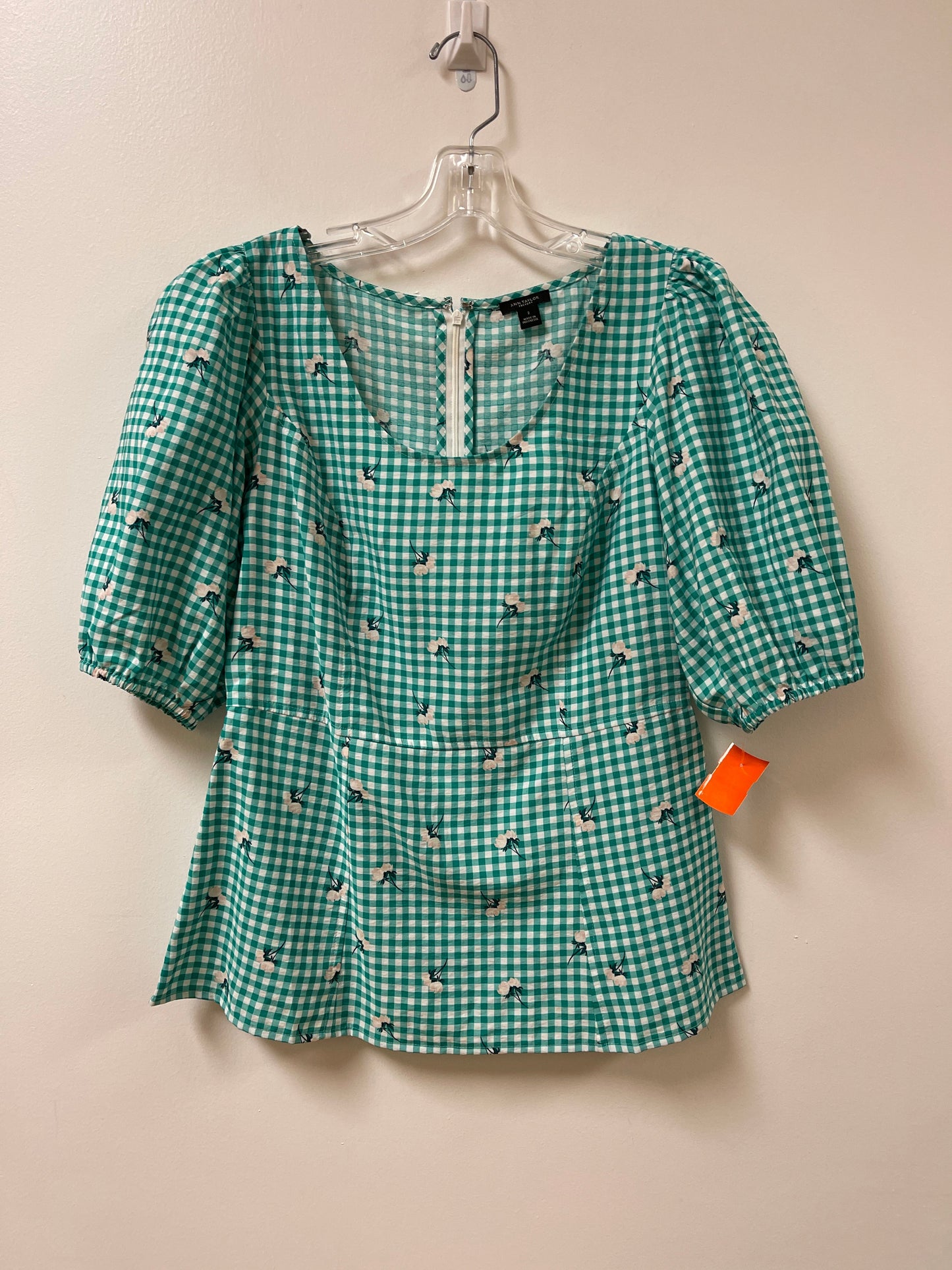 Top Short Sleeve By Ann Taylor In Green & White, Size: Xs