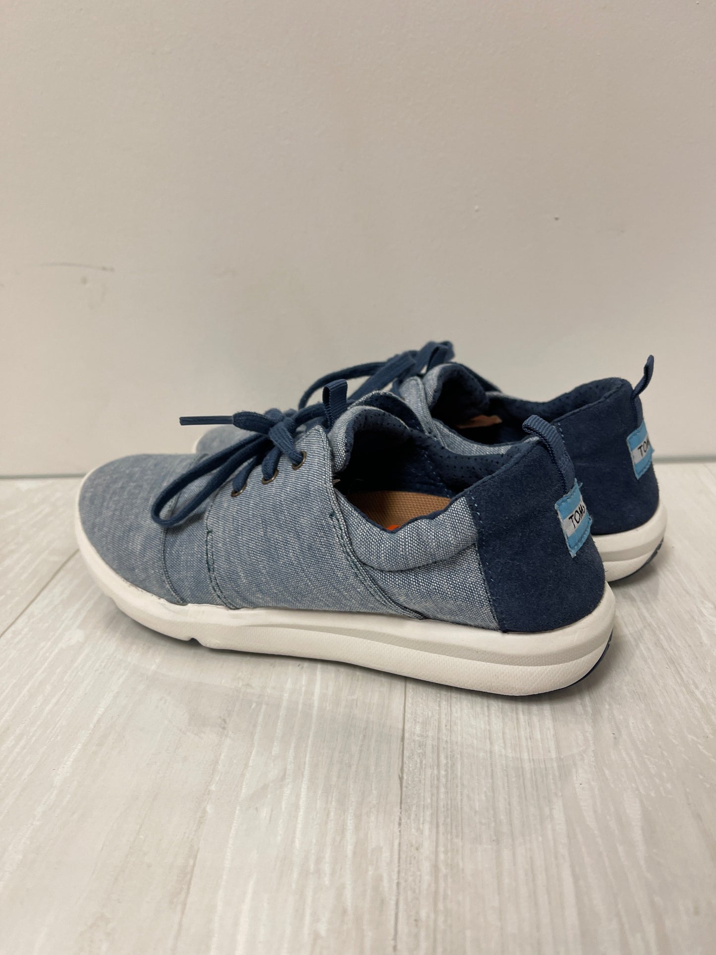 Shoes Sneakers By Toms In Blue, Size: 7