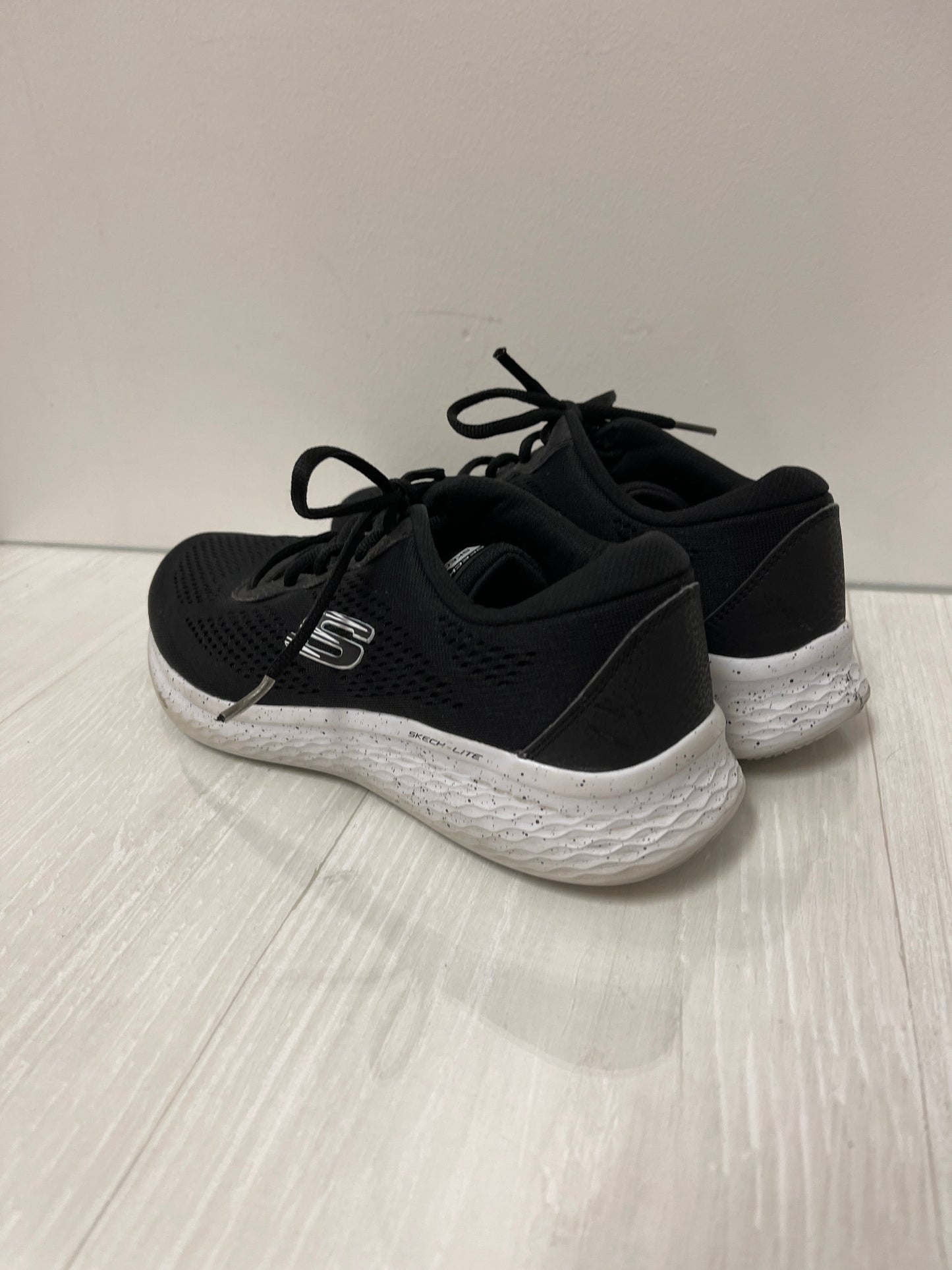 Shoes Athletic By Skechers In Black, Size: 9