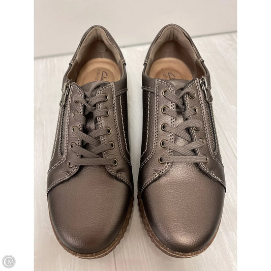 Shoes Sneakers By Clarks In Bronze, Size: 9