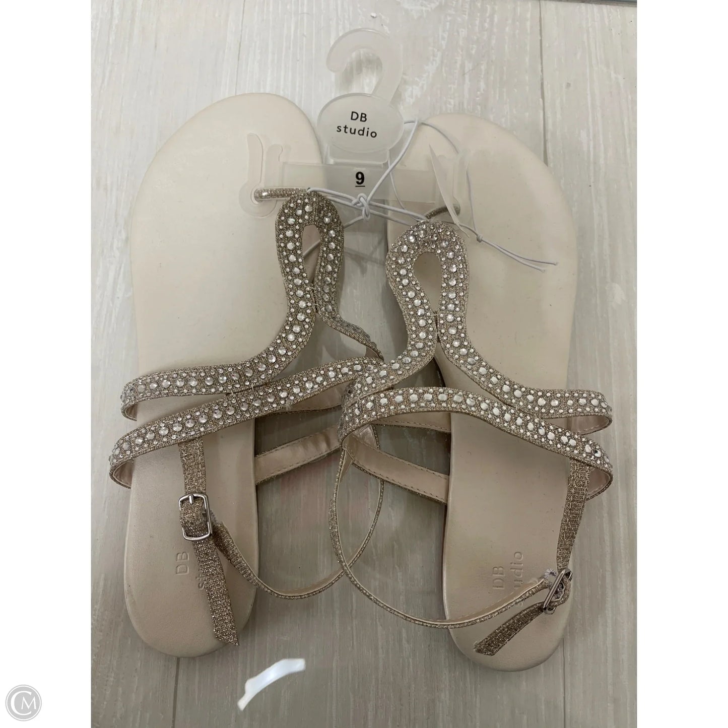 Sandals Flats By Clothes Mentor In Silver, Size: 9