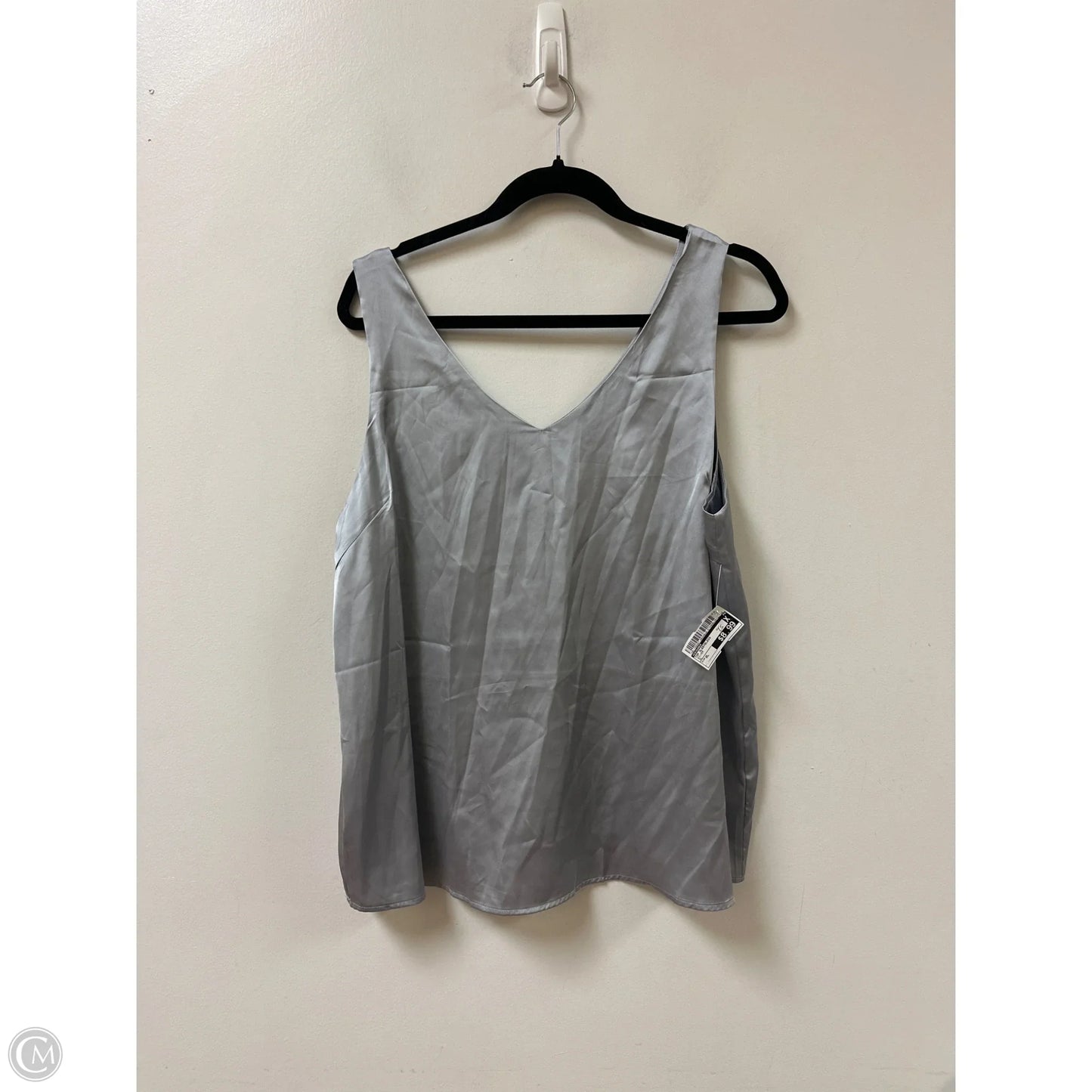 Top Sleeveless By Ekouaer In Silver, Size: Xl