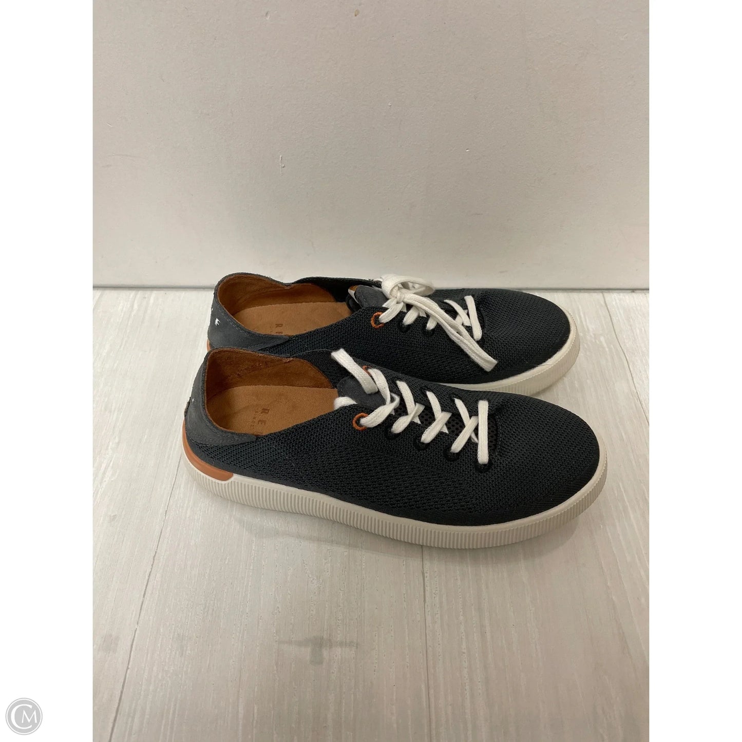 Shoes Sneakers By Reef In Grey, Size: 9.5