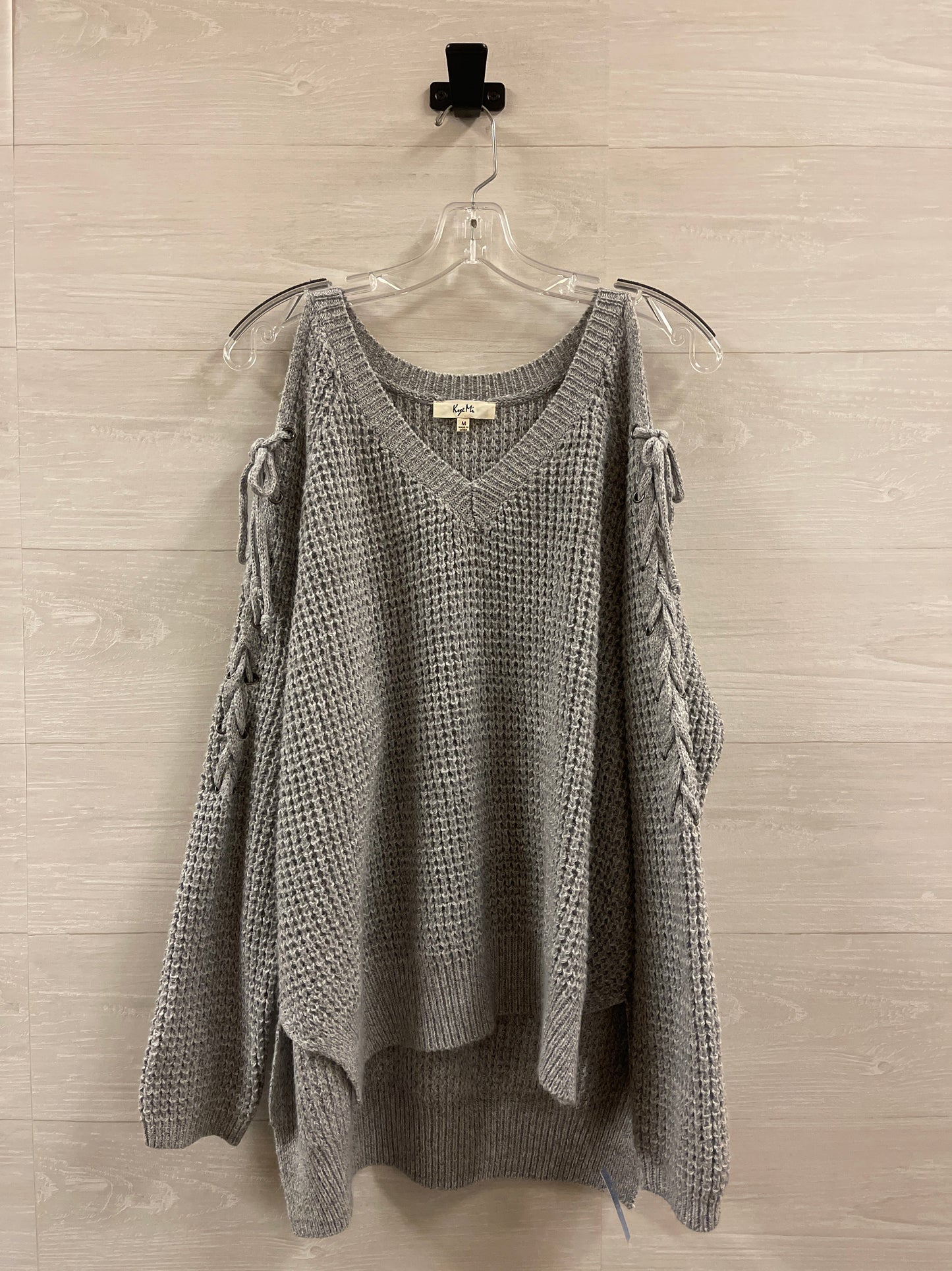 Sweater By Clothes Mentor  Size: M