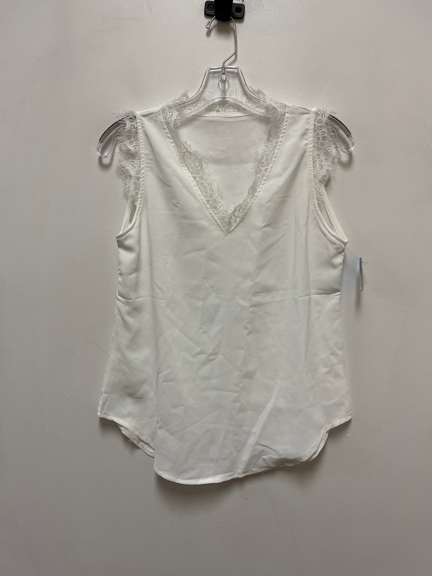 Top Sleeveless By Clothes Mentor In White, Size: S