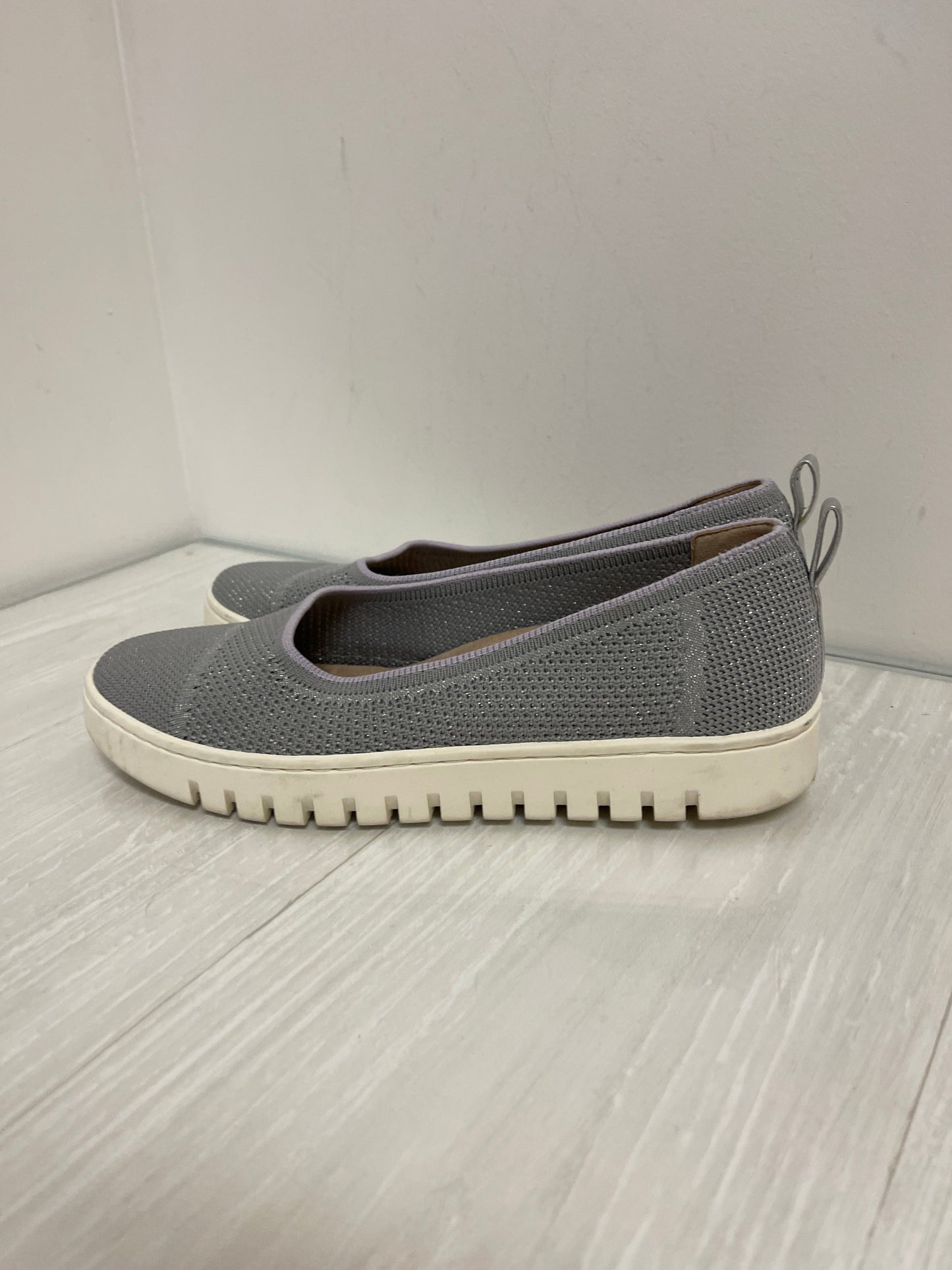 Shoes Flats By Vionic In Grey, Size: 9