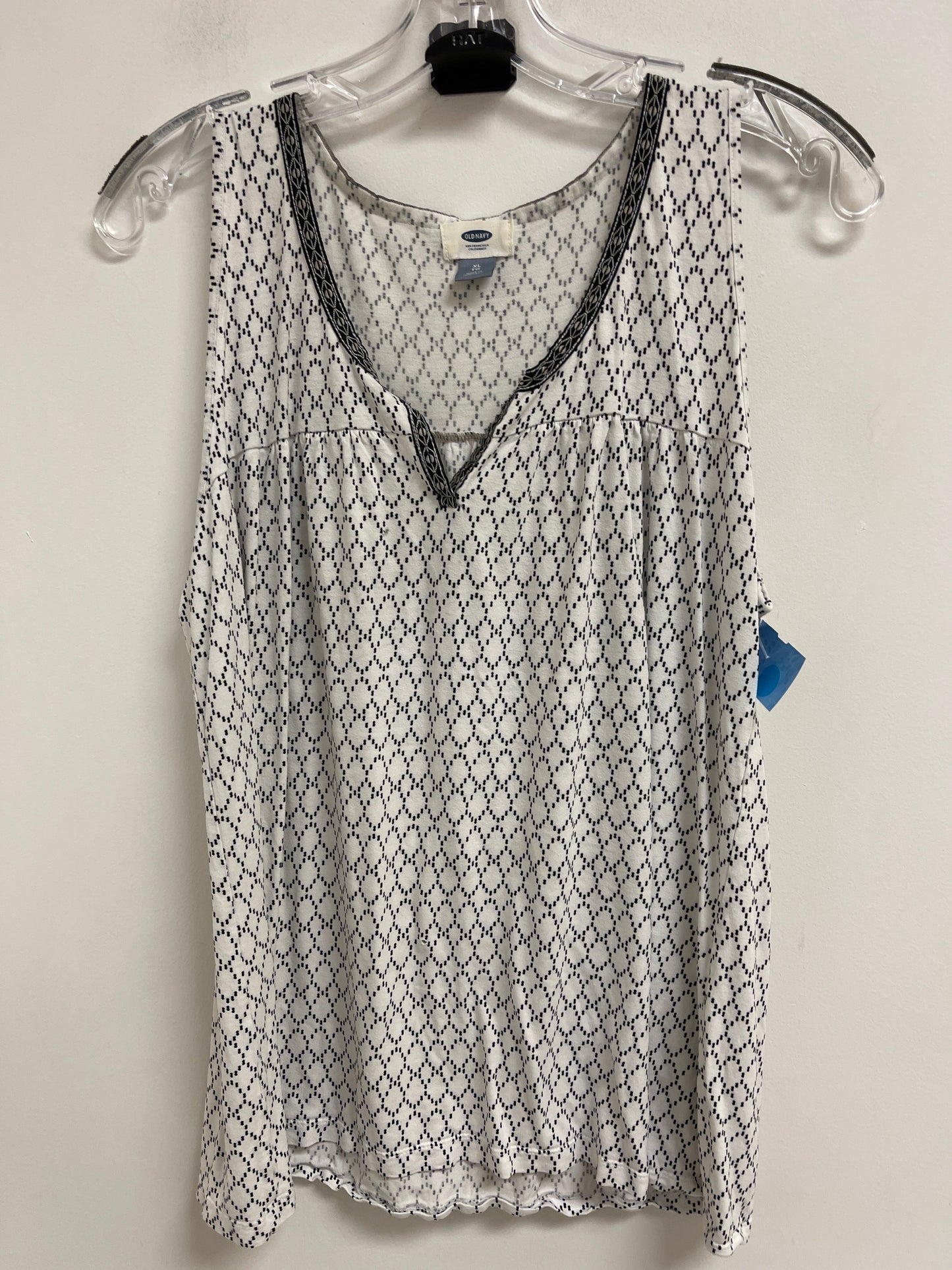 Top Sleeveless By Old Navy In Black & White, Size: Xl