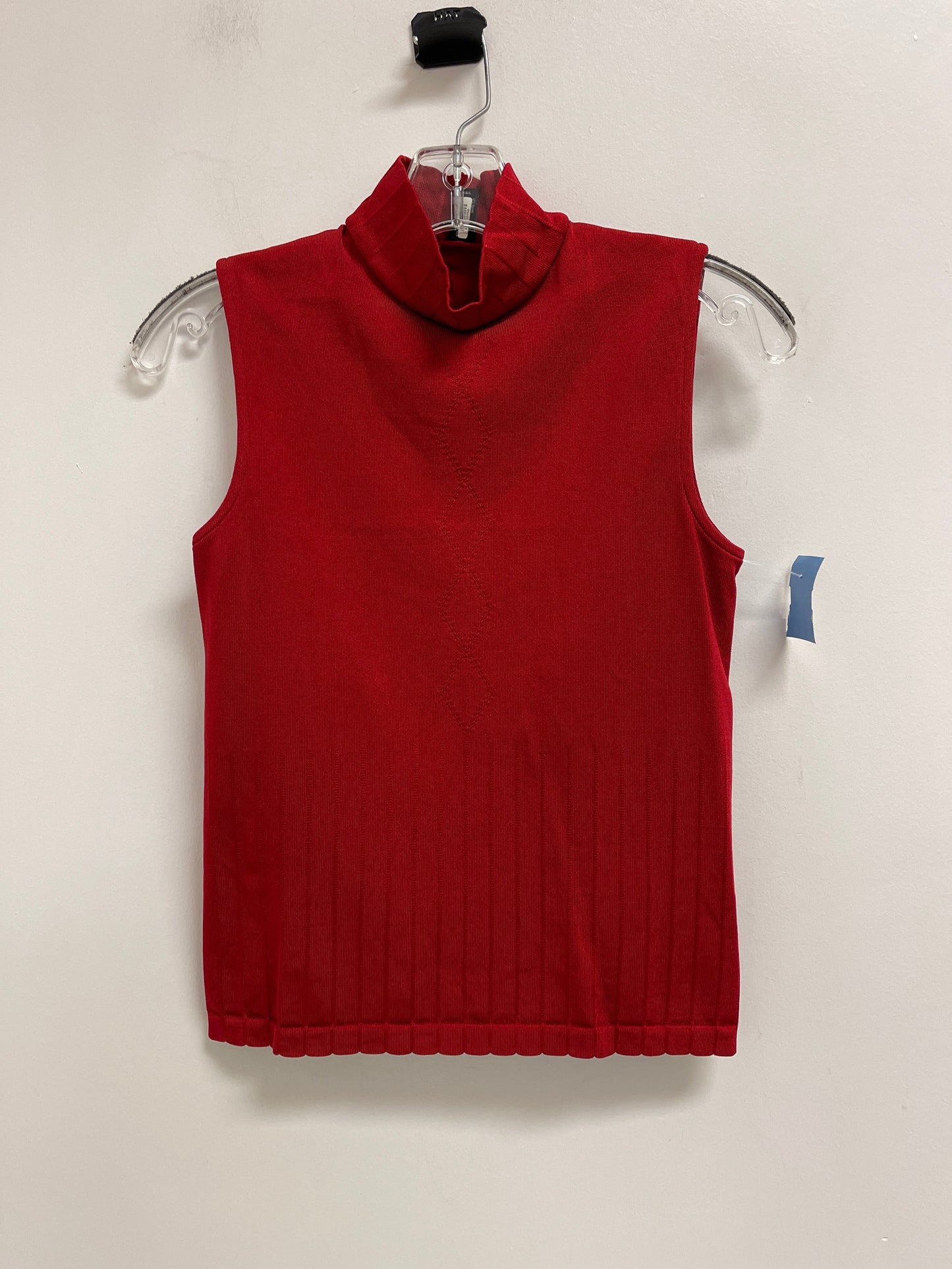 Top Sleeveless By Clothes Mentor In Red, Size: M