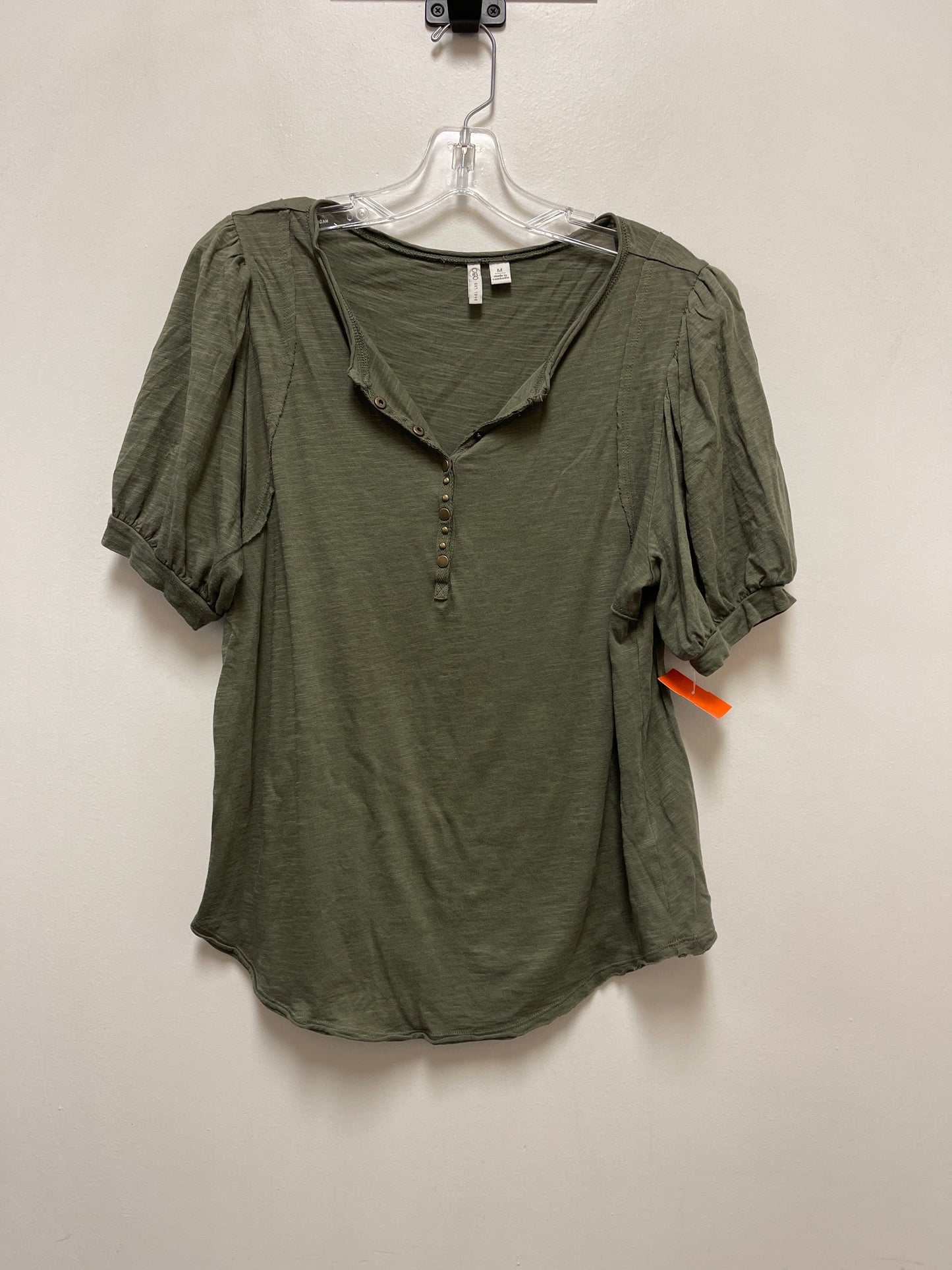 Top Short Sleeve By Cato In Green, Size: M