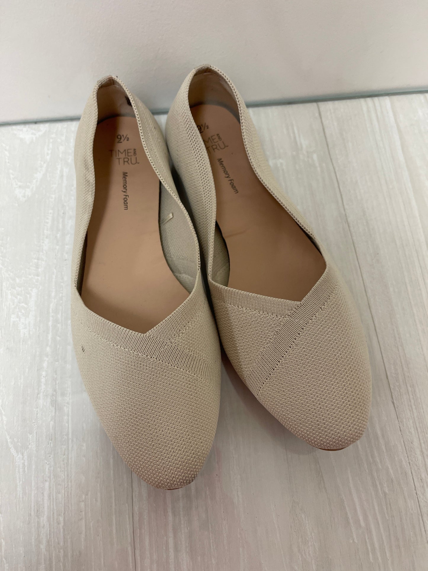 Shoes Flats By Time And Tru In Cream, Size: 9.5