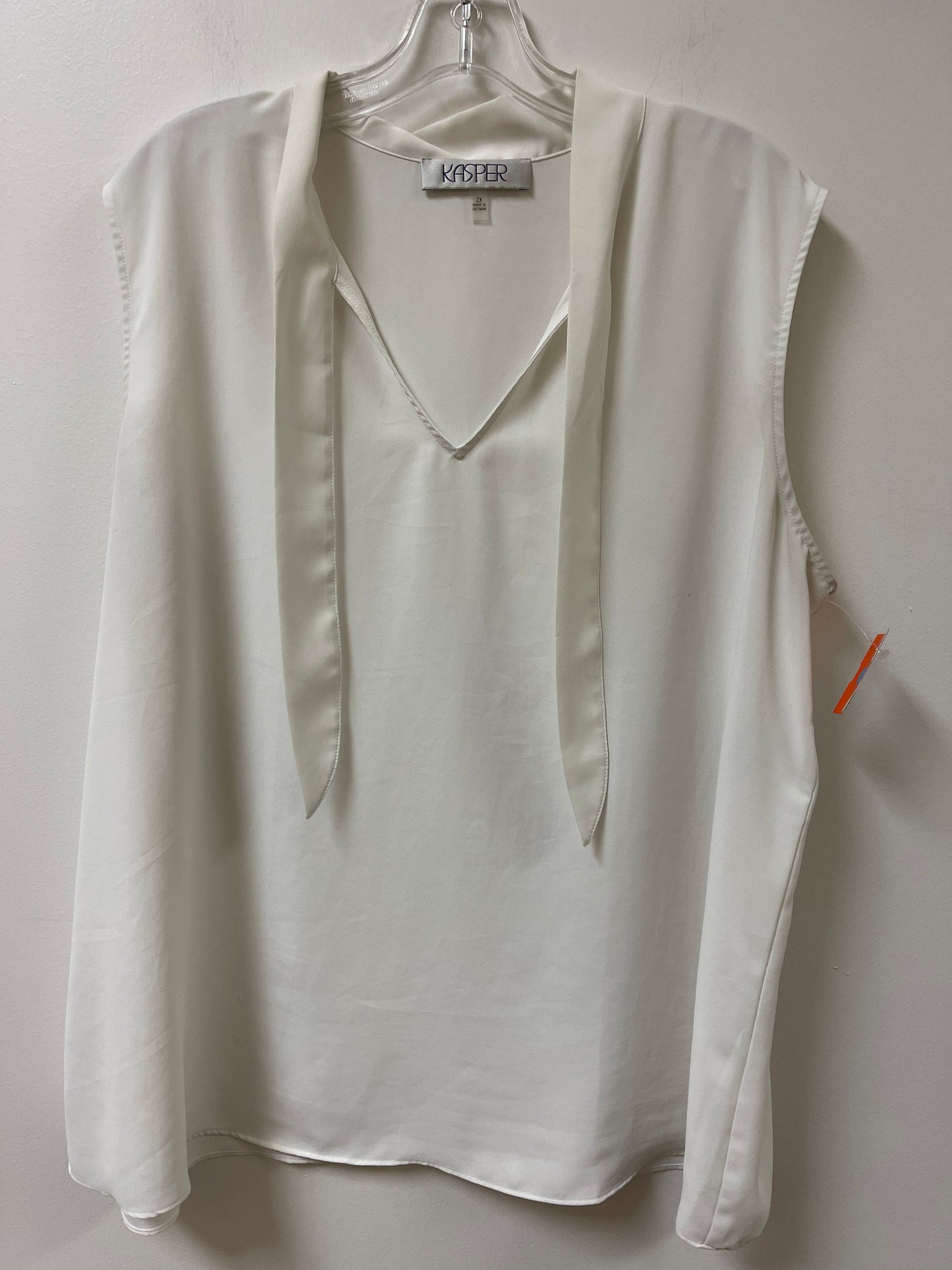 Top Sleeveless By Kasper In White, Size: 2x