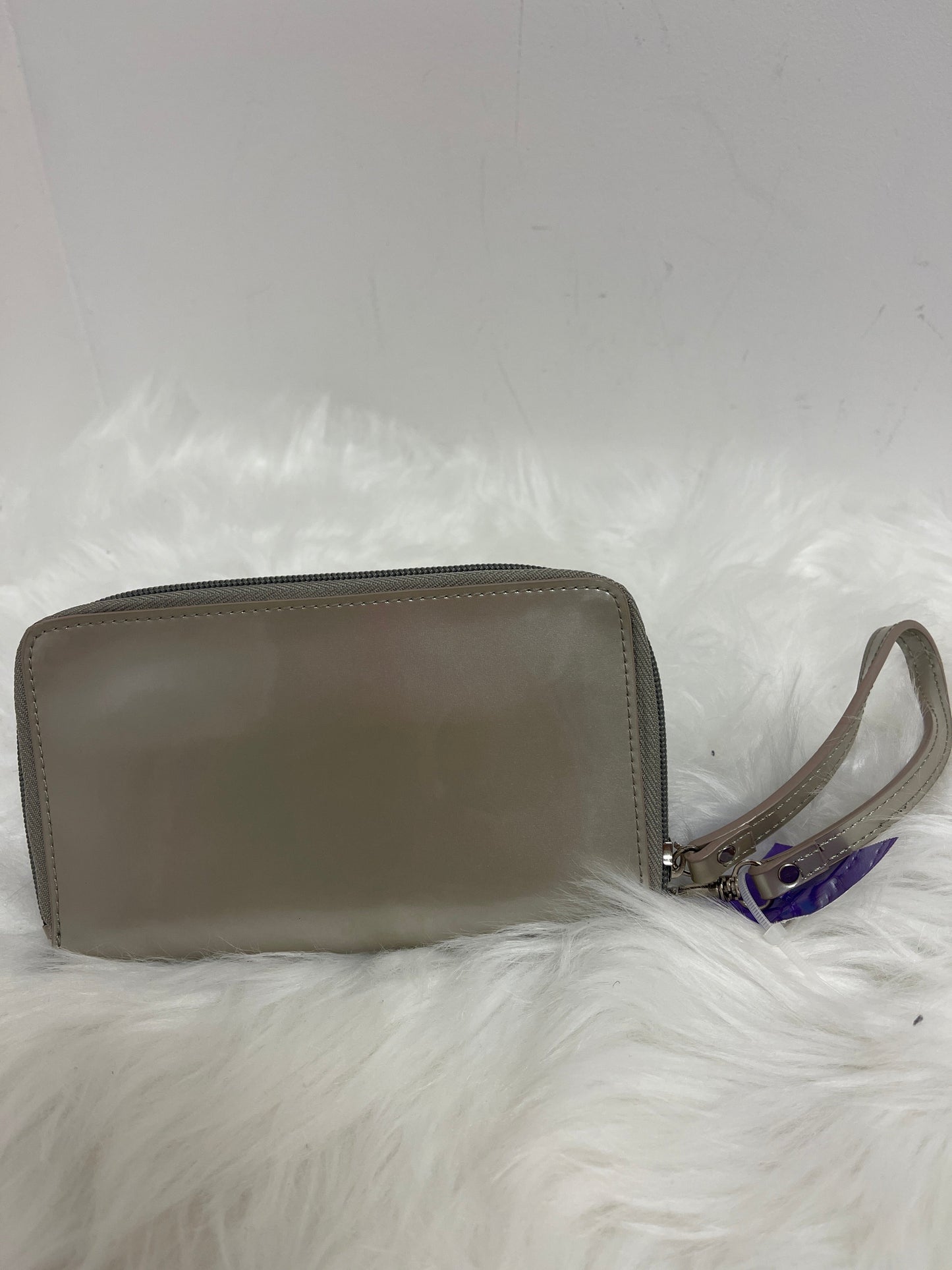 Wristlet By Clothes Mentor  Size: Medium