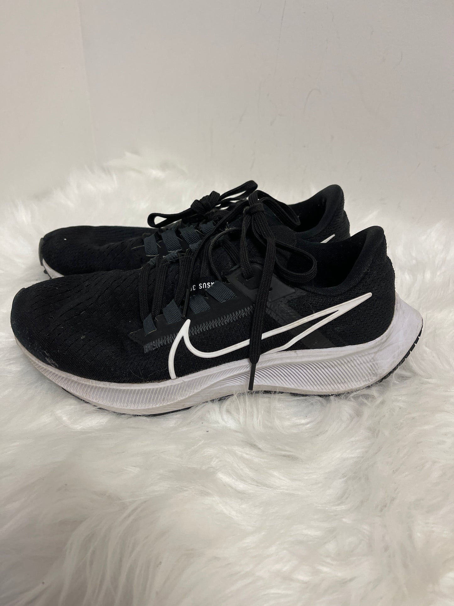 Black Shoes Athletic Nike, Size 7.5