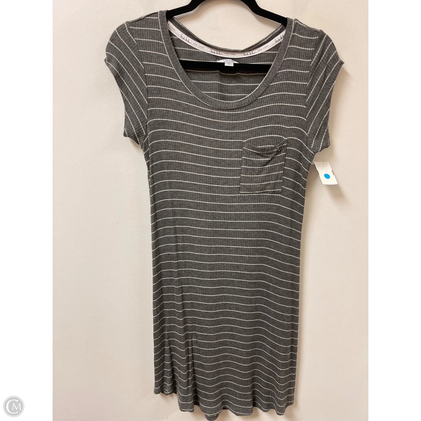 Top Short Sleeve By Nicole Miller In Grey, Size: S