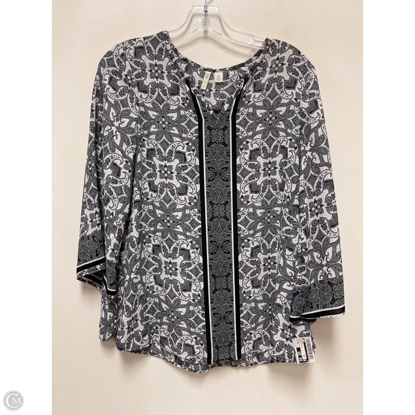 Top Long Sleeve By Cato In Black & White, Size: Xs