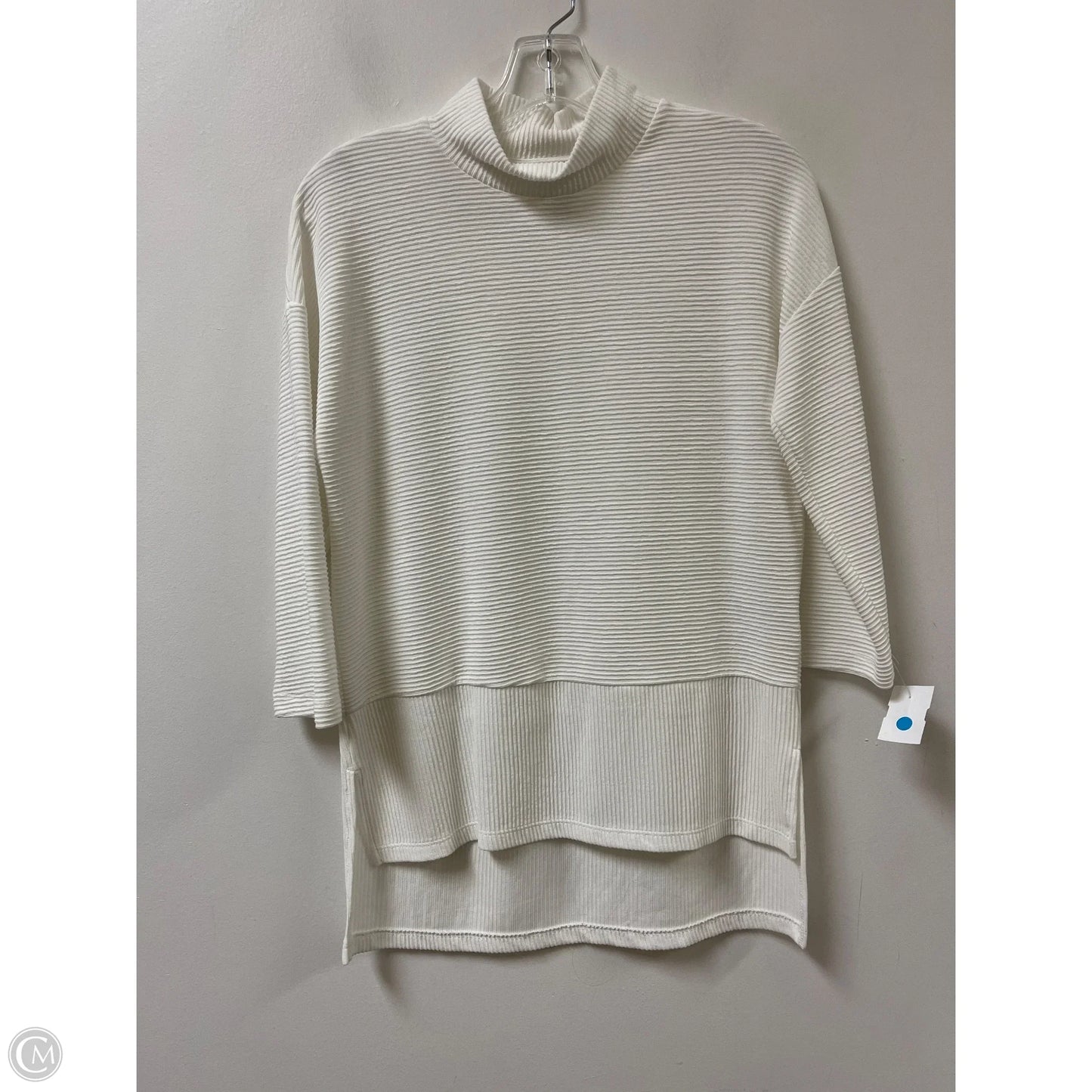 Top Long Sleeve By Clothes Mentor In White, Size: M