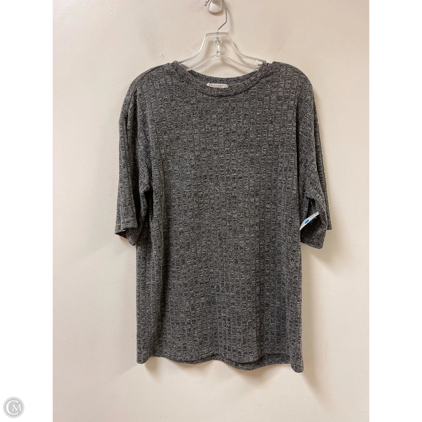 Top Short Sleeve By Ekouaer In Grey, Size: M