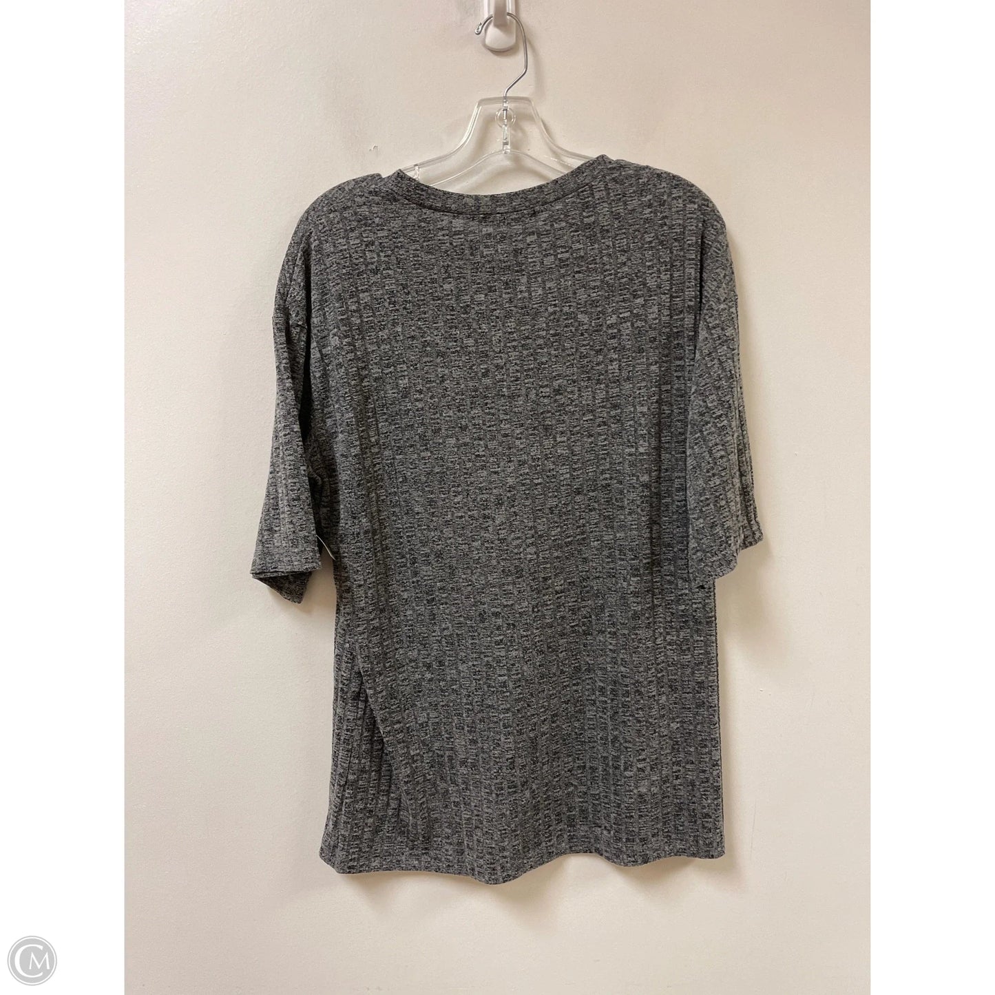 Top Short Sleeve By Ekouaer In Grey, Size: M