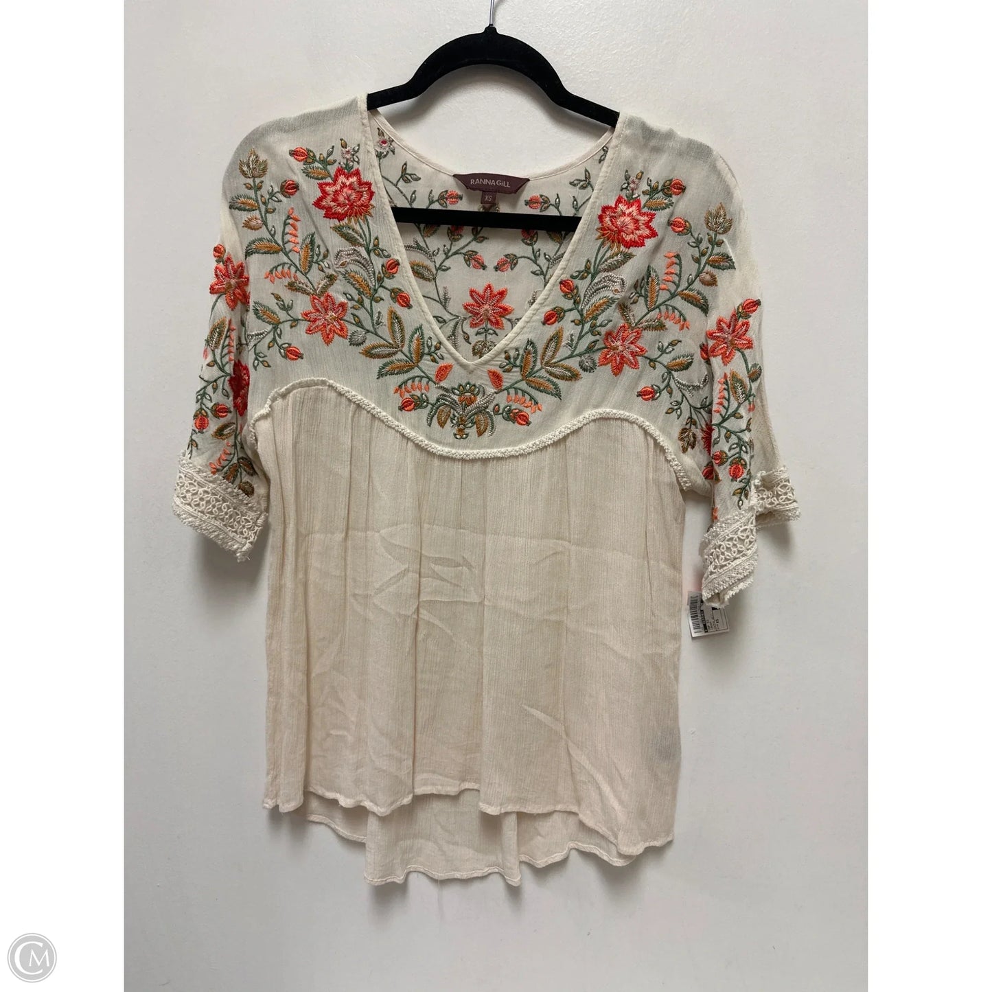Top Short Sleeve By Clothes Mentor In Cream, Size: Xs