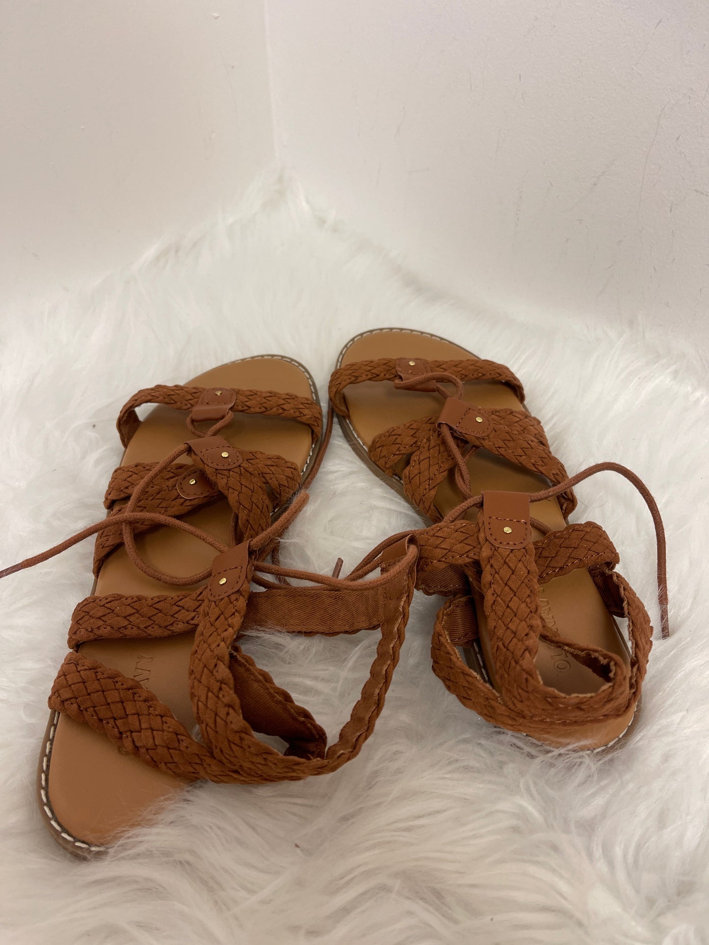 Brown Sandals Flats Old Navy, Size 7