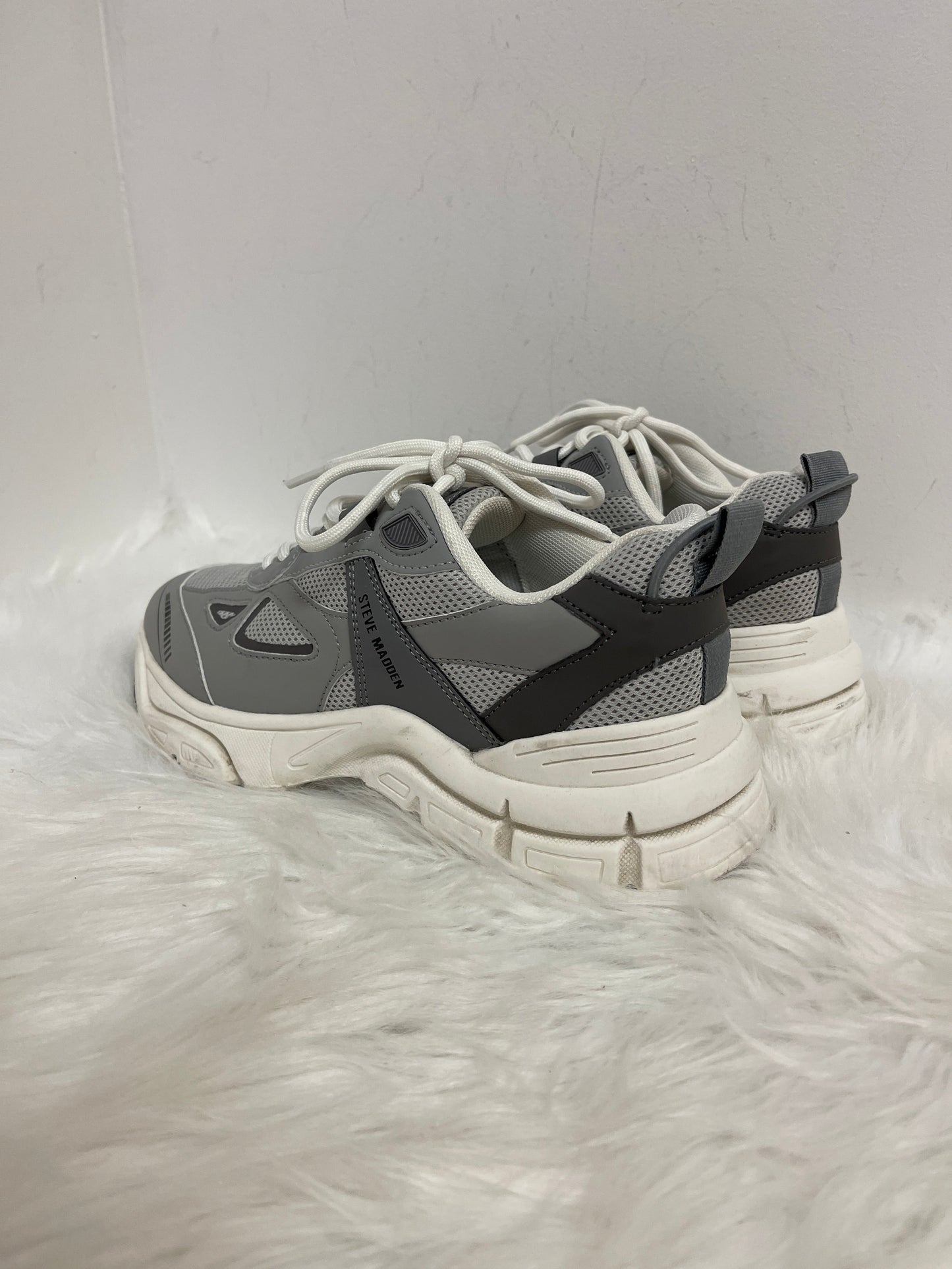 Grey Shoes Sneakers Steve Madden, Size 8.5