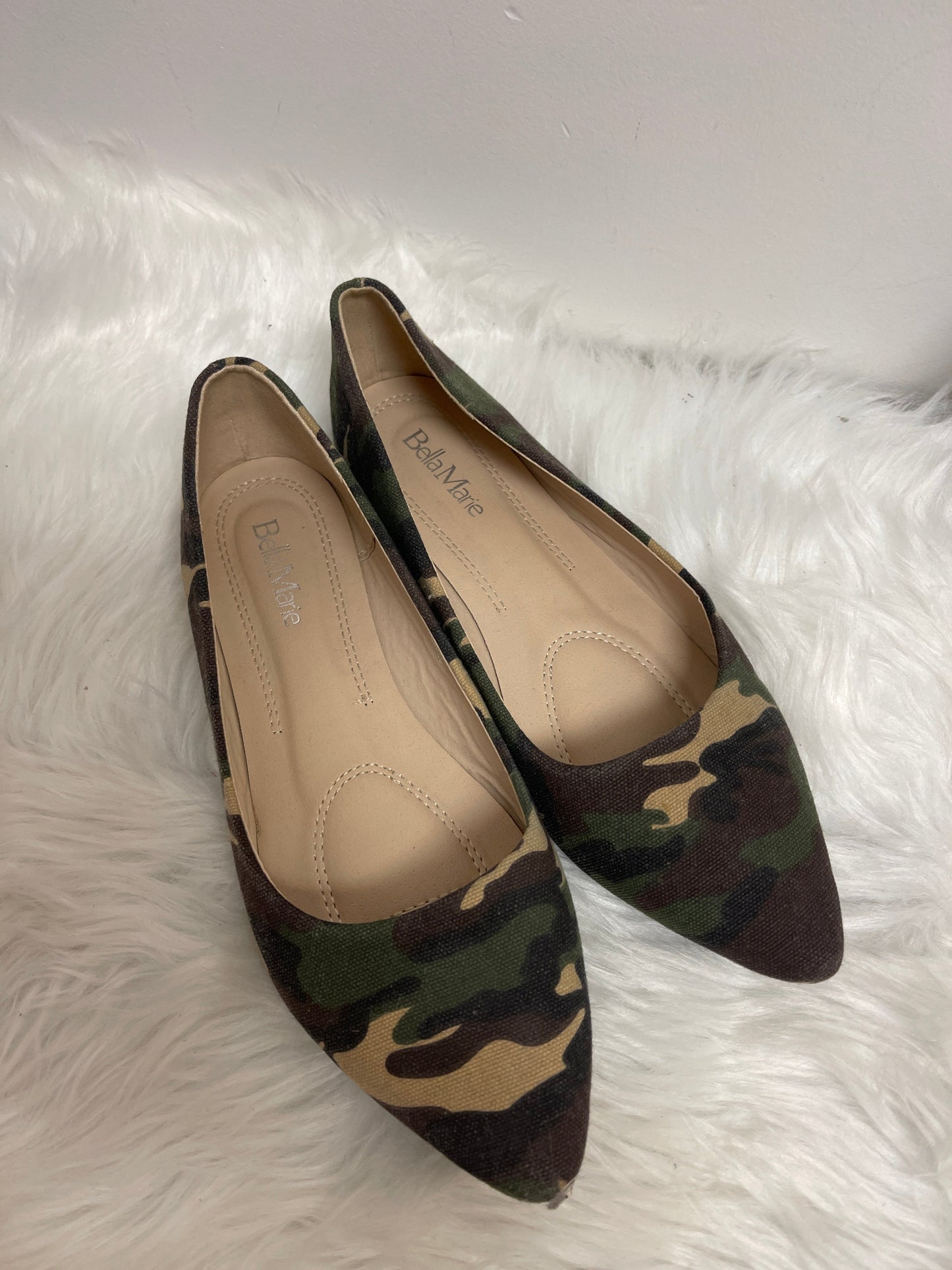 Camouflage Print Shoes Flats Bella Marie, Size 8.5