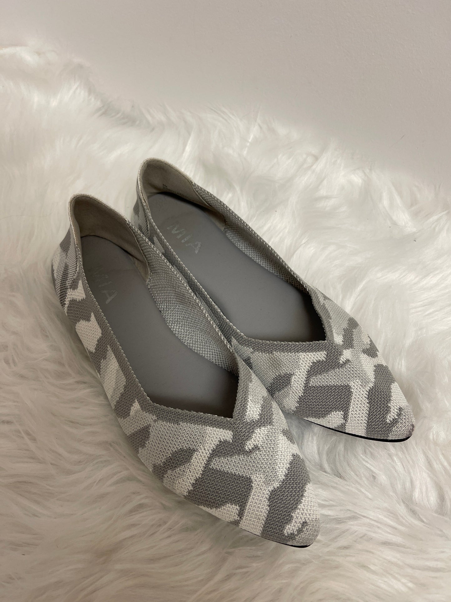 Grey Shoes Flats Mia, Size 8