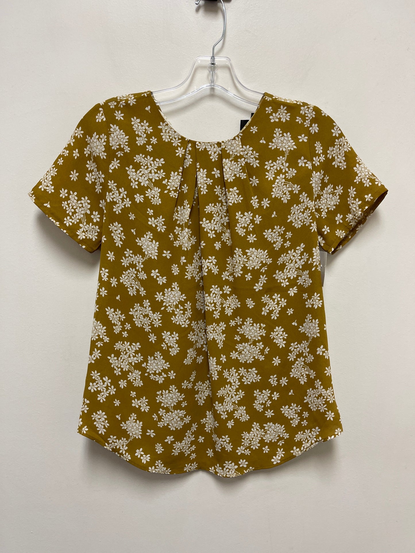 Top Short Sleeve By Ann Taylor In Yellow, Size: Xs