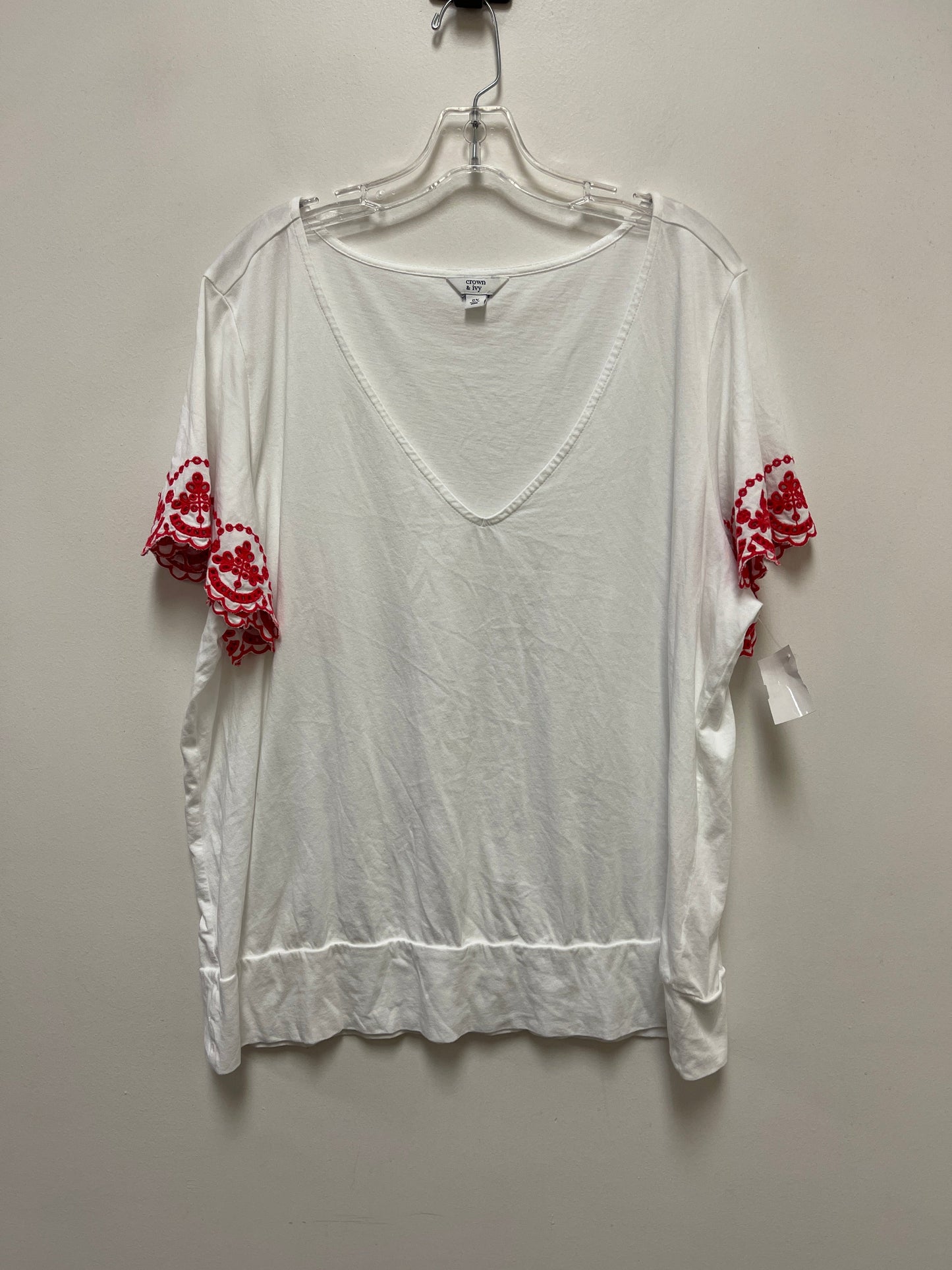 Top Short Sleeve By Crown And Ivy In White, Size: 2x