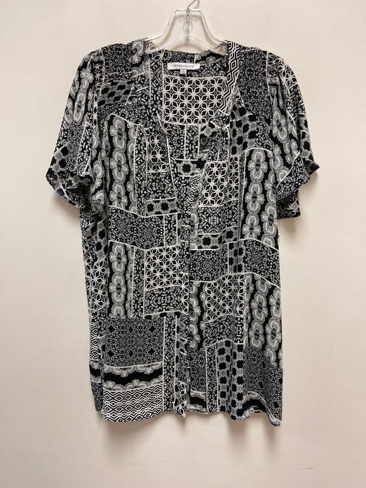 Top Short Sleeve By Rose And Olive In Black & White, Size: 2x