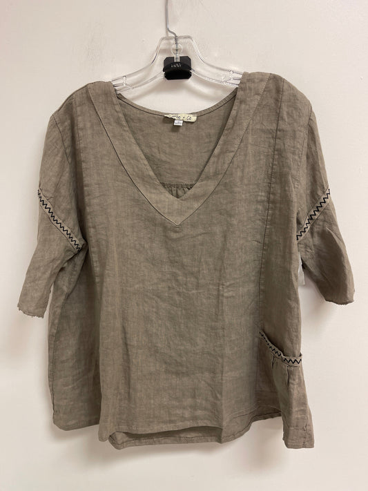 Top Short Sleeve By Clothes Mentor In Brown, Size: M