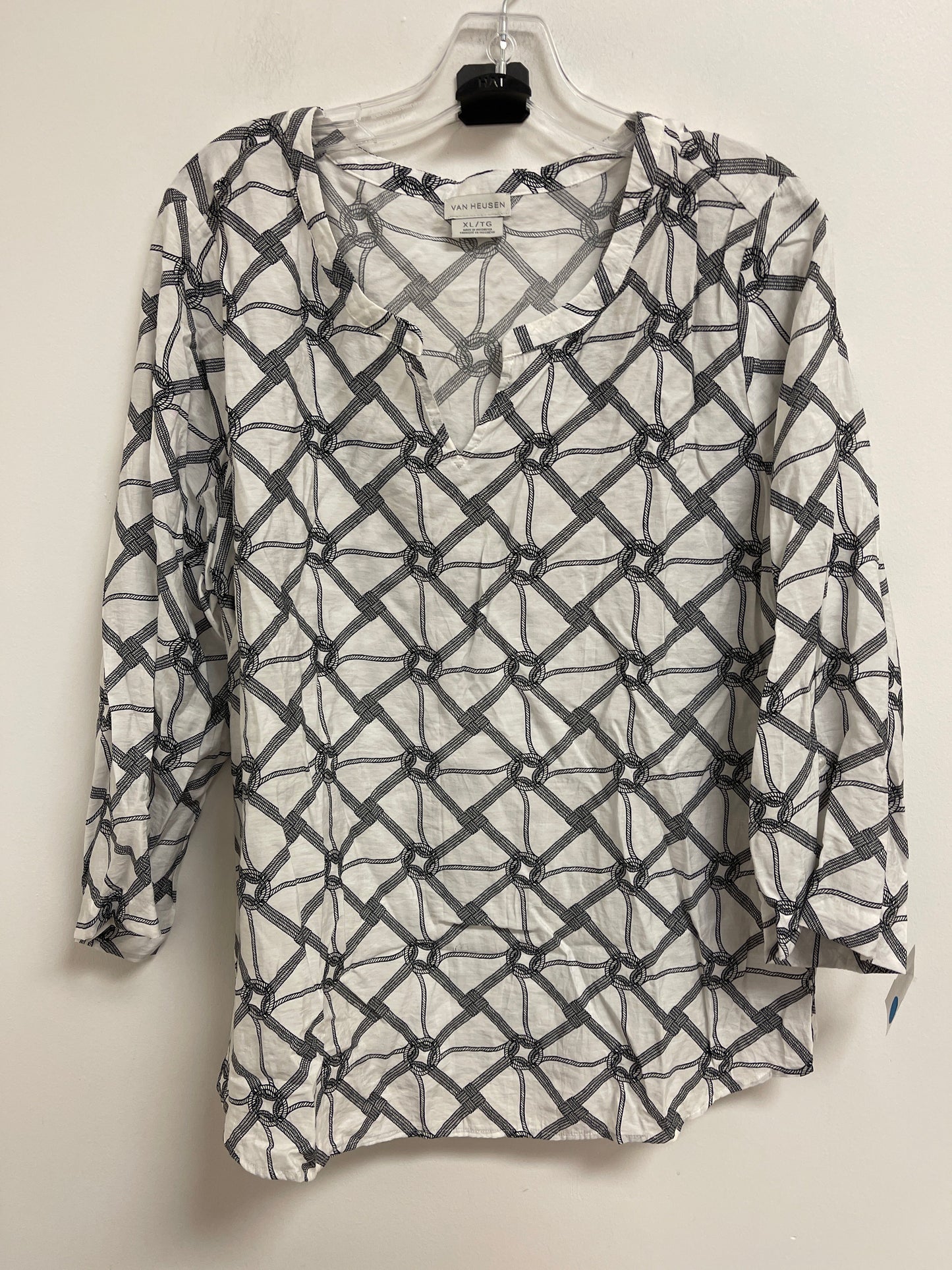 Top Long Sleeve By Van Heusen In Black & White, Size: Xl