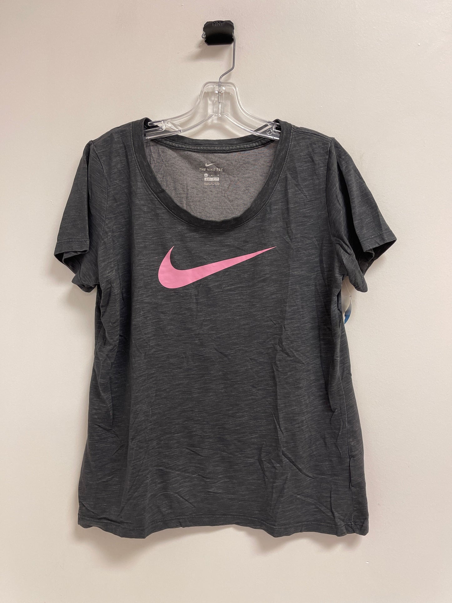 Athletic Top Short Sleeve By Nike In Grey, Size: M