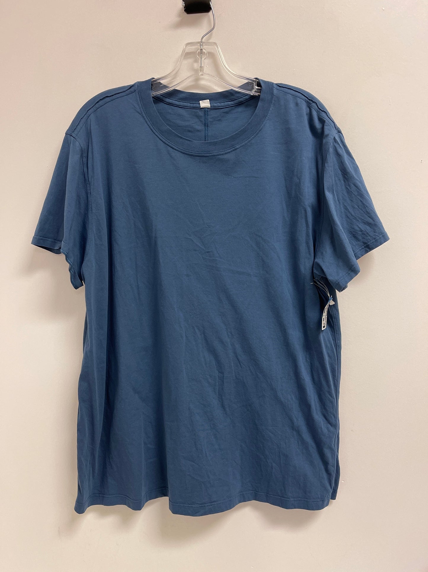 Top Short Sleeve By Clothes Mentor In Blue, Size: M