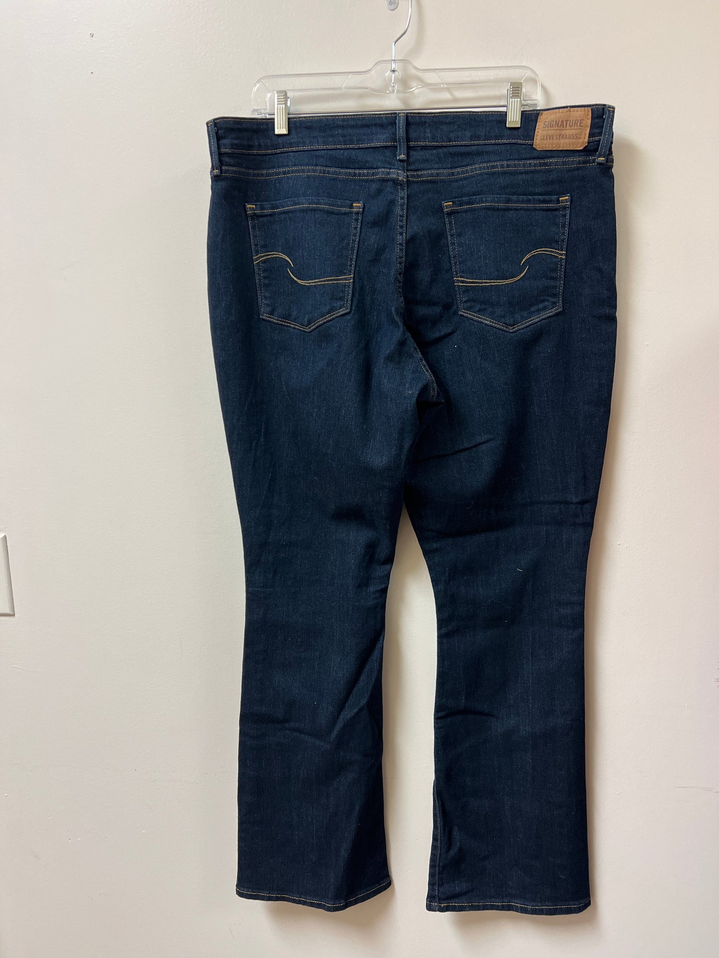 Jeans Boot Cut By Levis In Blue Denim, Size: 18