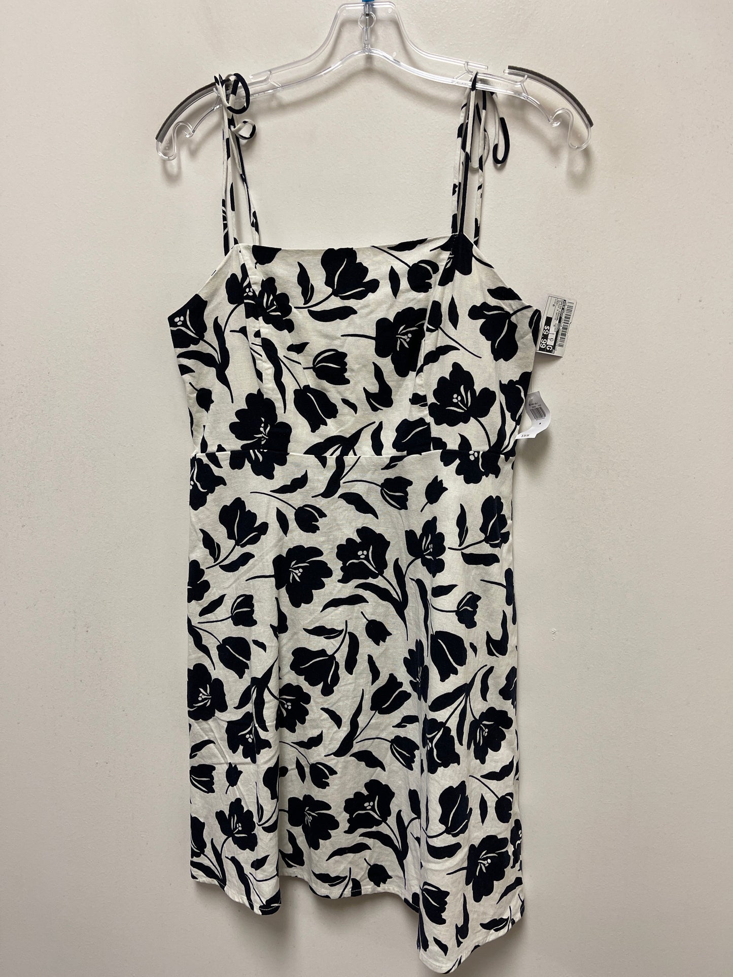 Black & White Dress Casual Short Old Navy, Size M