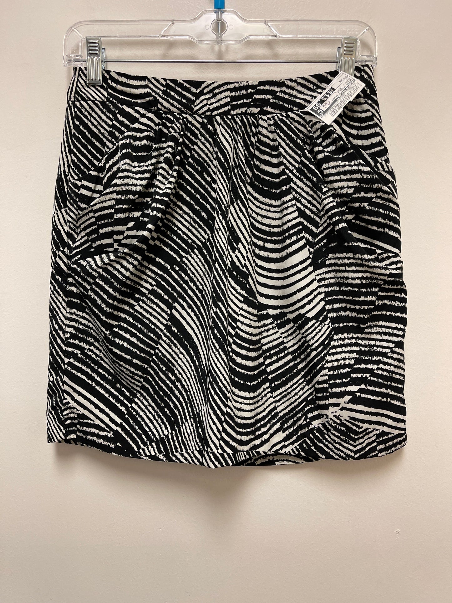 Black & Cream Skirt Mini & Short Banana Republic, Size Xs