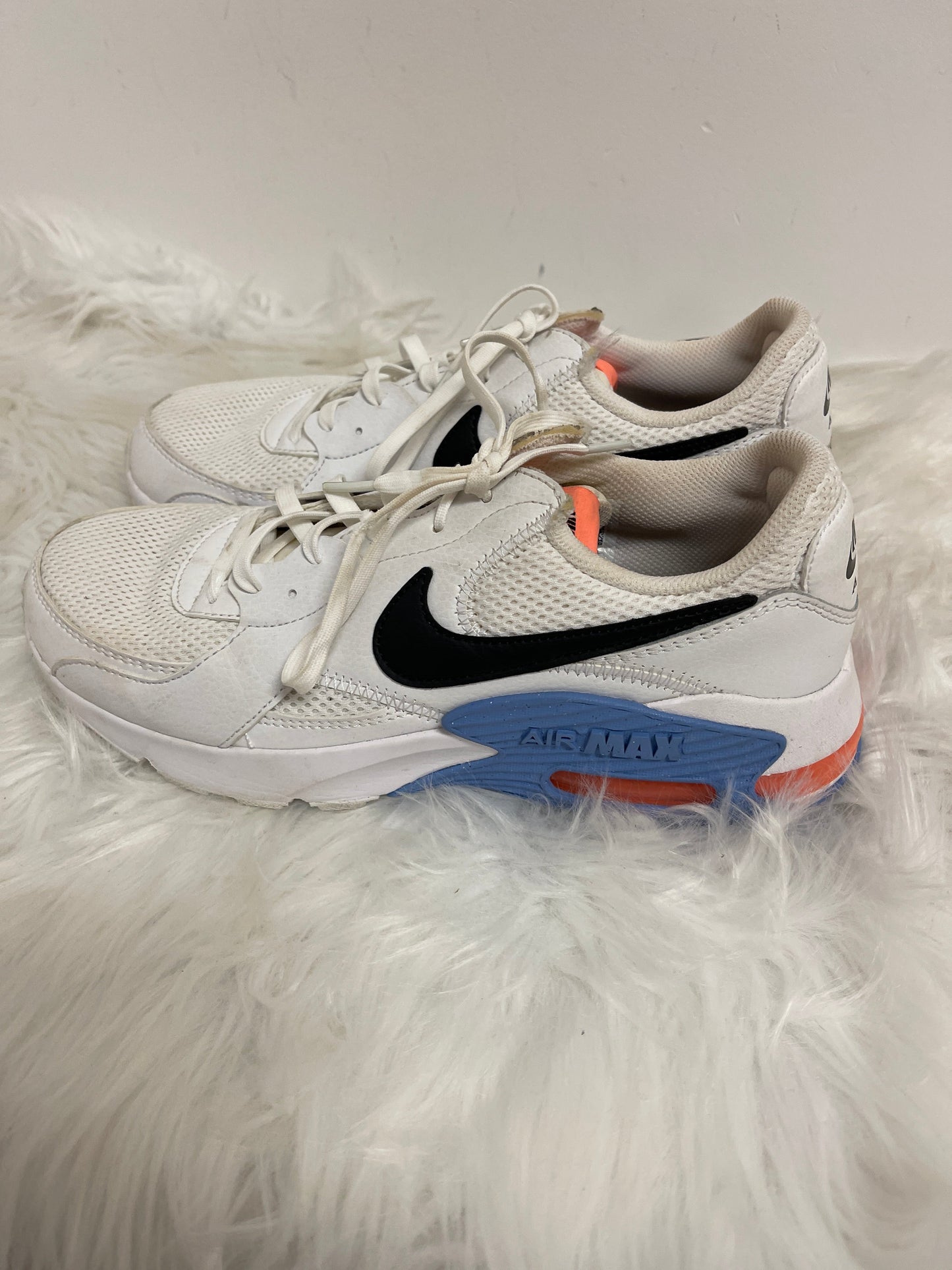 Shoes Sneakers By Nike In White, Size: 9.5