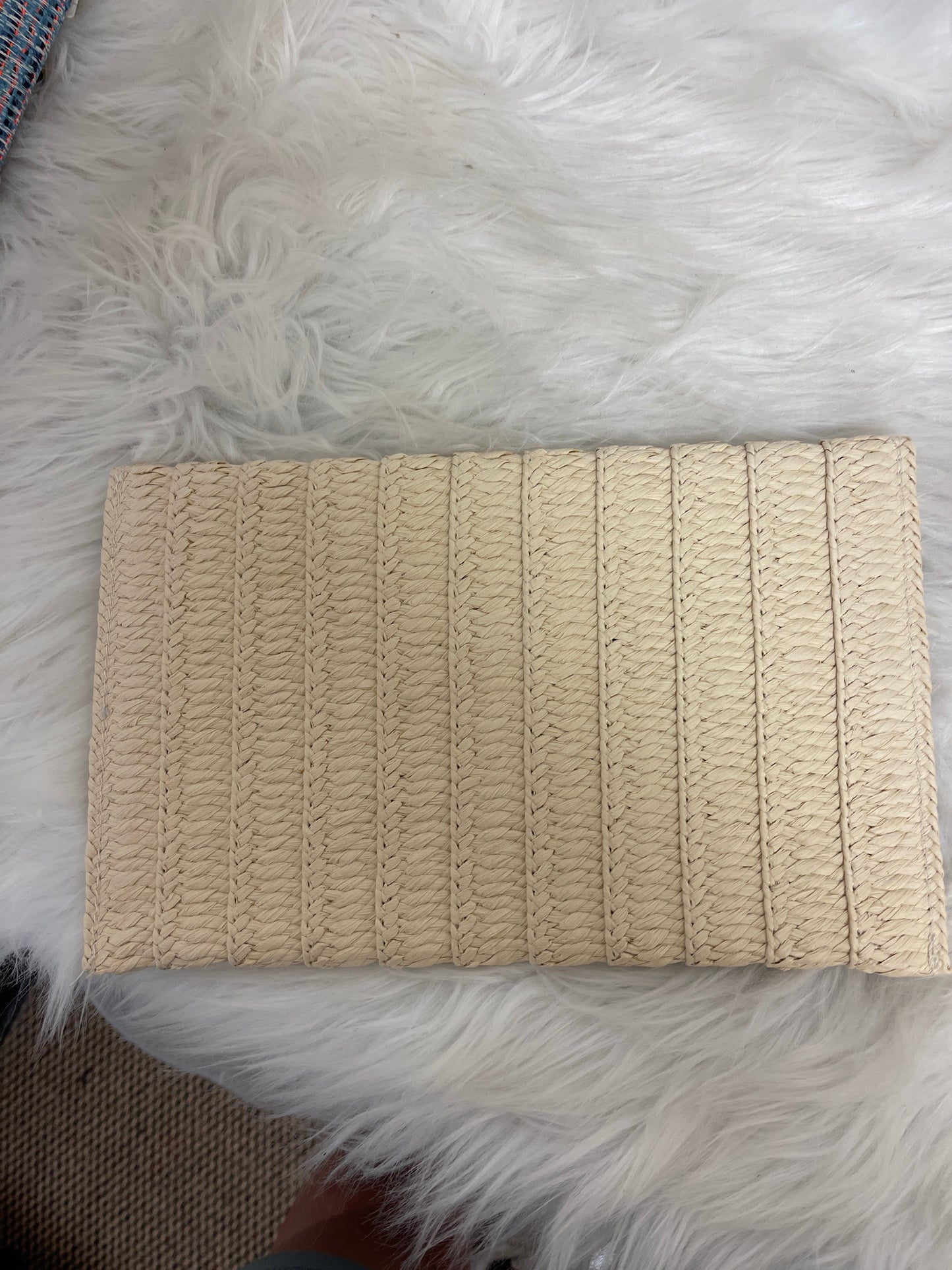 Clutch By Clothes Mentor, Size: Medium