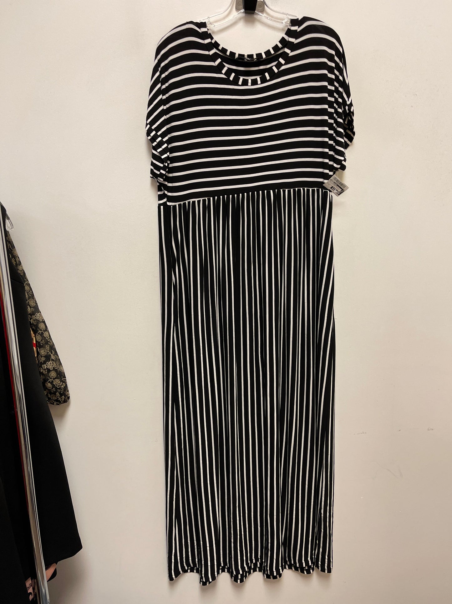 Dress Casual Maxi By Suzanne Betro In Striped Pattern, Size: 1x