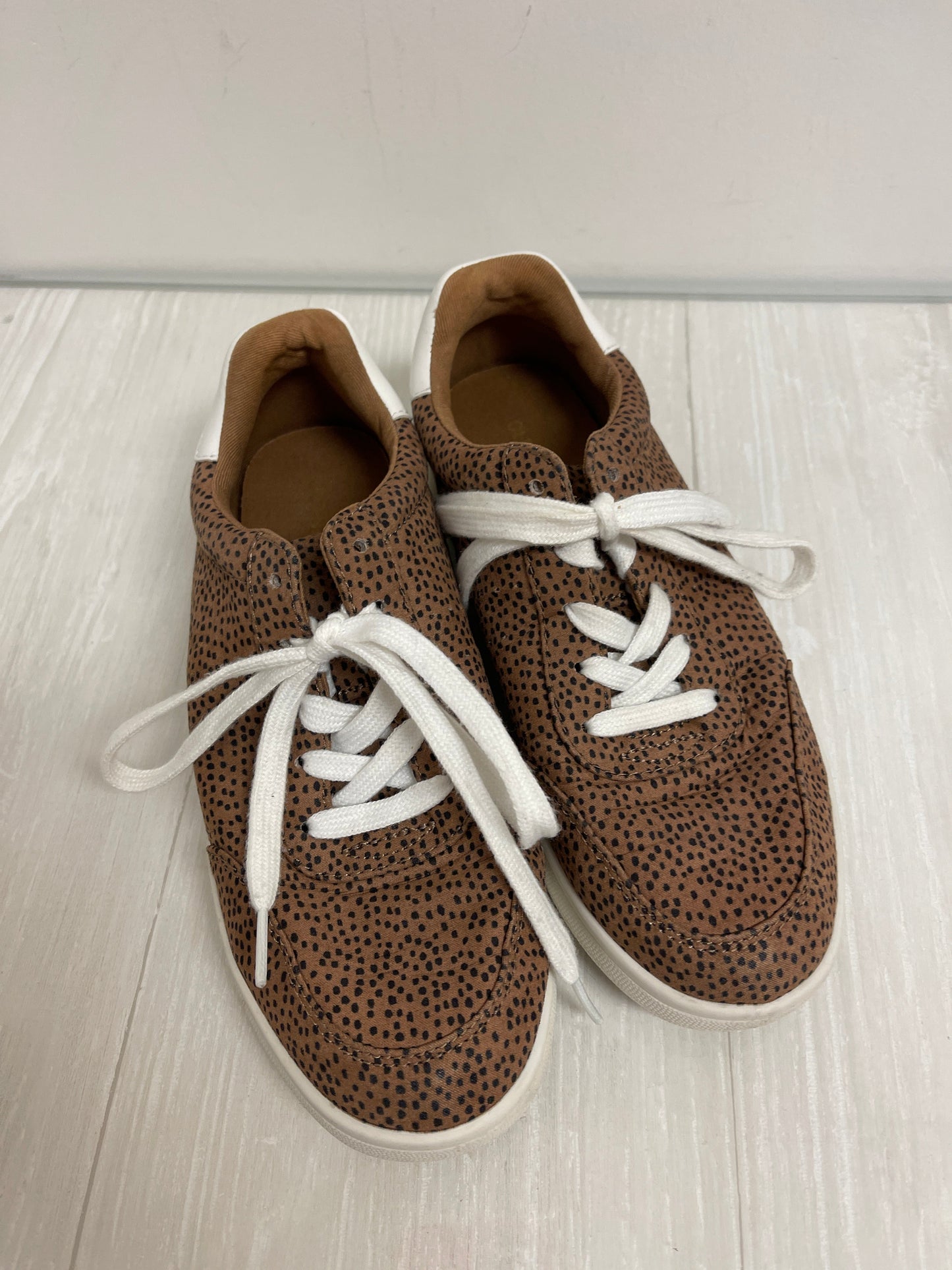 Shoes Sneakers By Old Navy In Animal Print, Size: 7