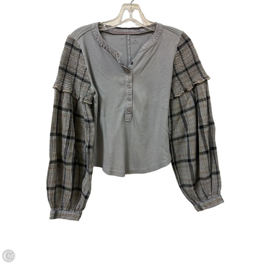 Top Long Sleeve By Pilcro In Grey, Size: M