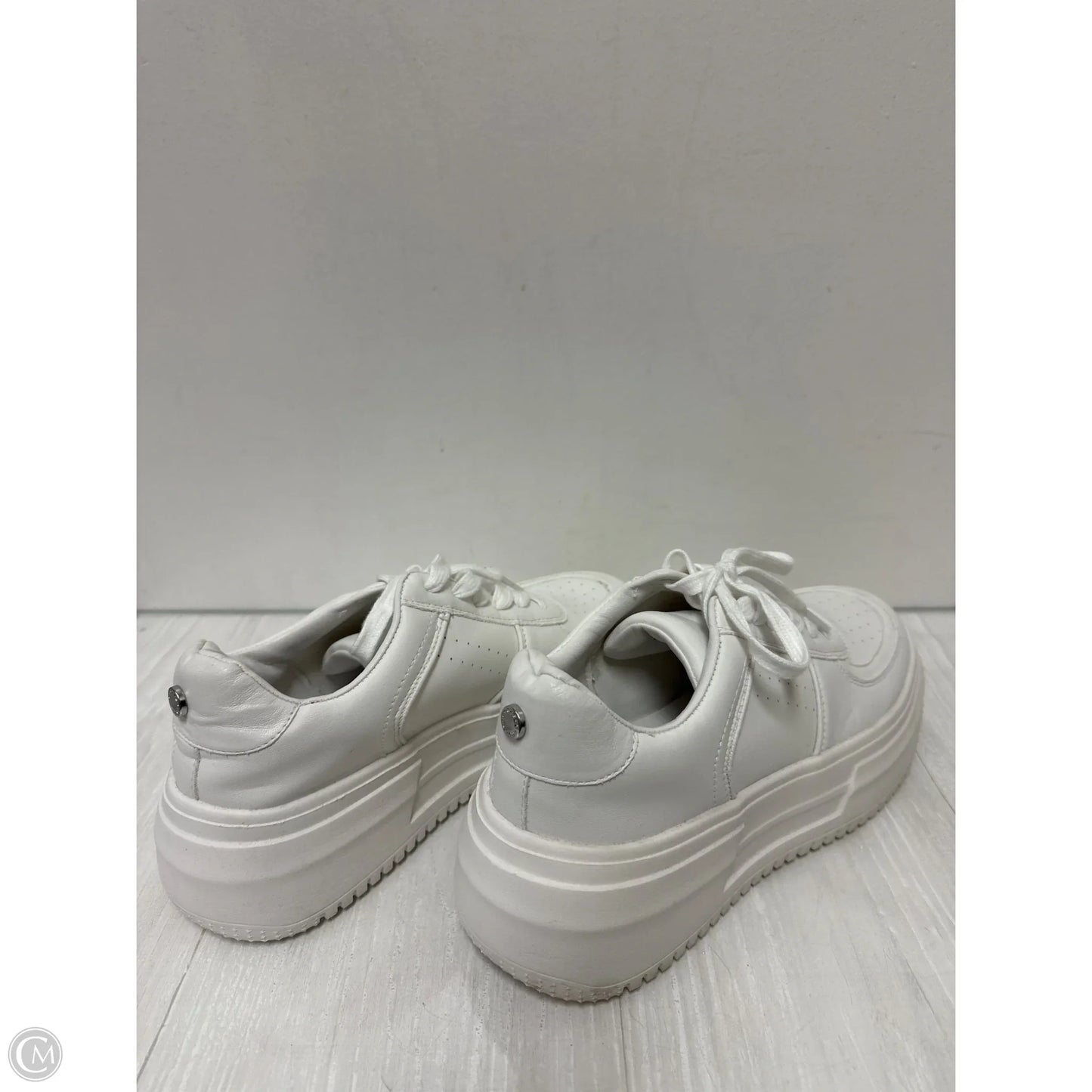 Shoes Sneakers By Steve Madden In White, Size: 11